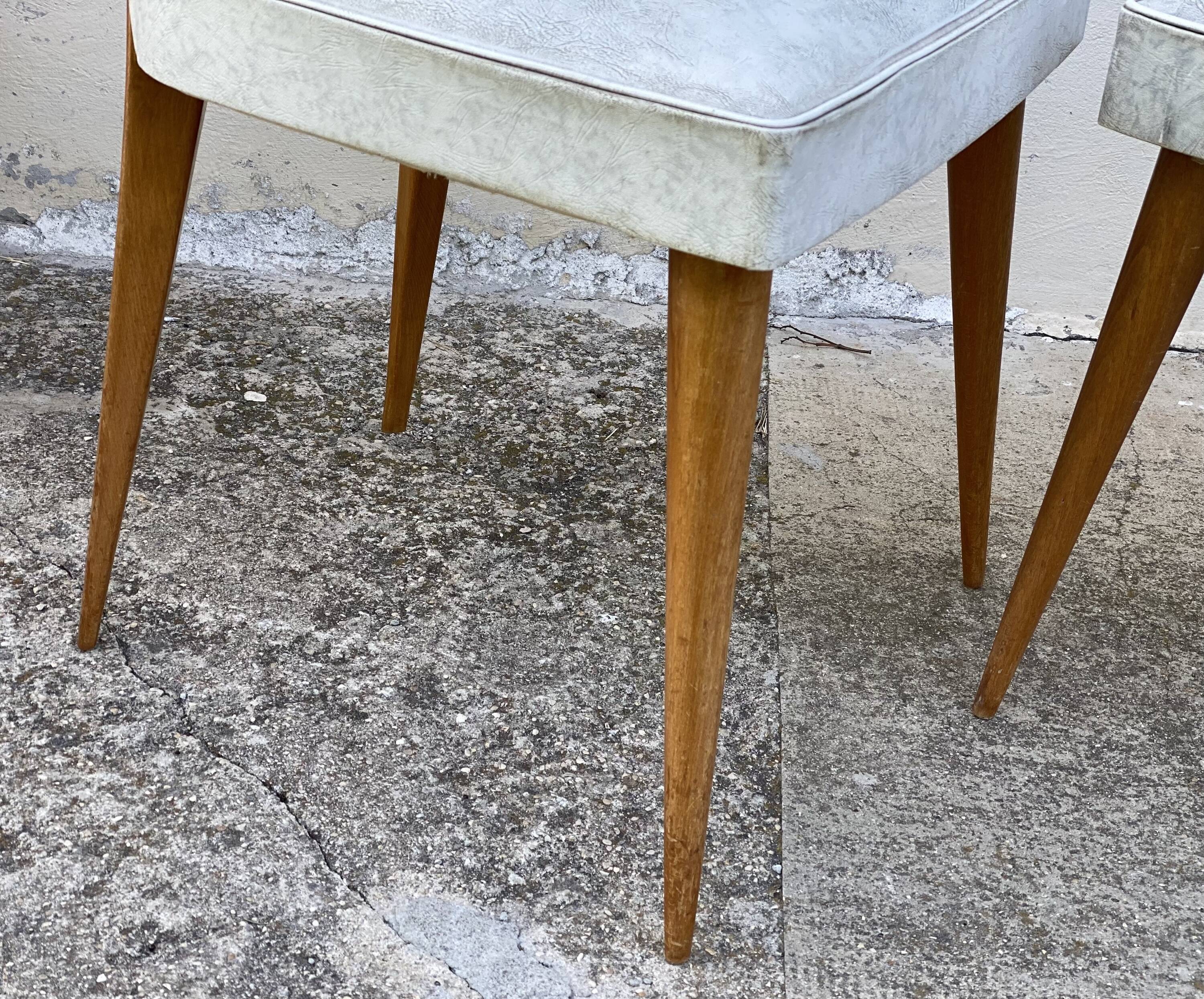 Pair of vintage 1960s compass-legged chairs in wood and white imitation leather