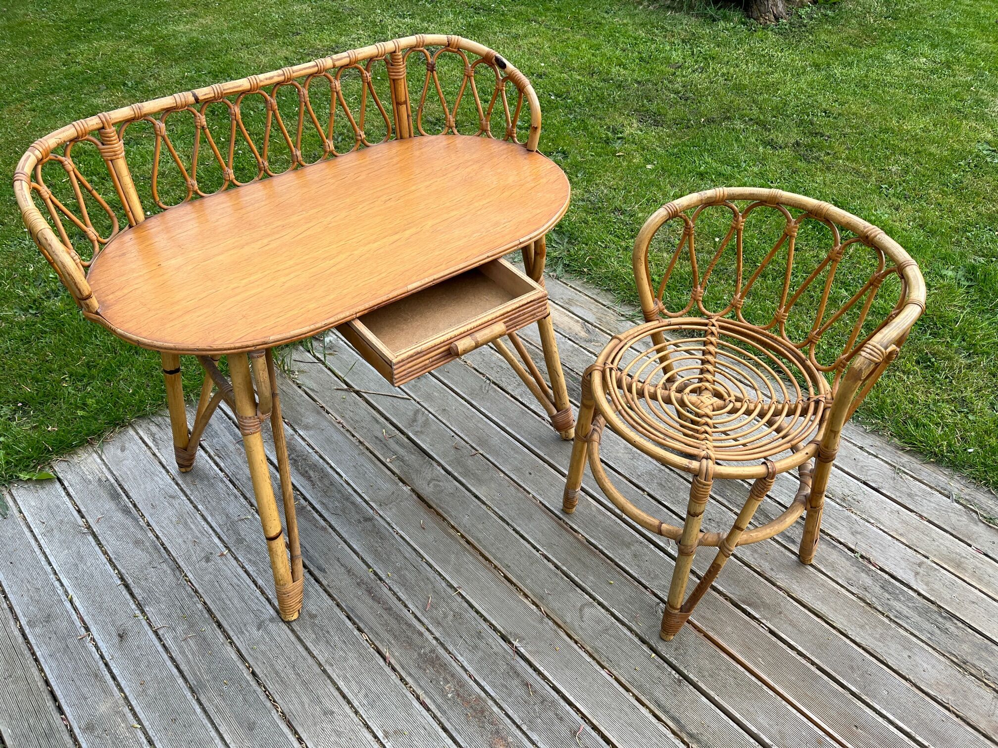 Rattan dressing table with her chair