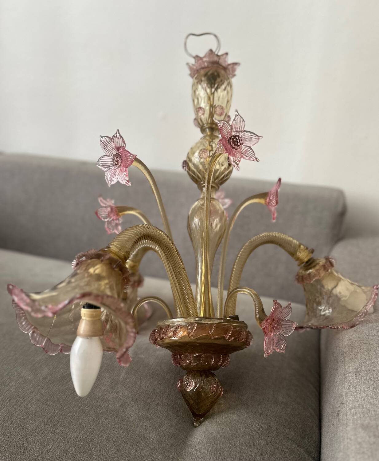 Murano glass chandelier Venetian flowers, circa 1950/1970 pink yellow