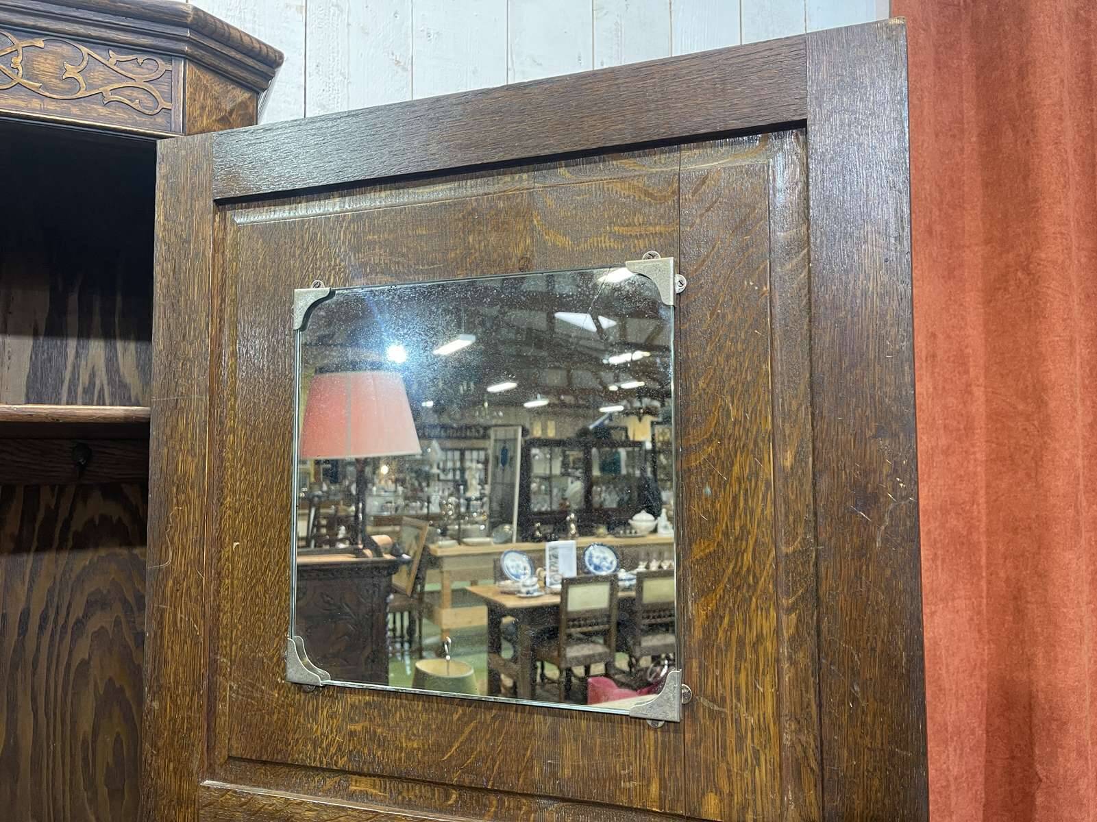English oak wardrobe cupboard from the early 20th century