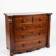 Commode galbée ancienne en acajou de style anglais