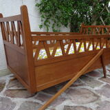 Oak crib, compass feet