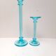 Paire de bougeoirs en verre bleu turquoise