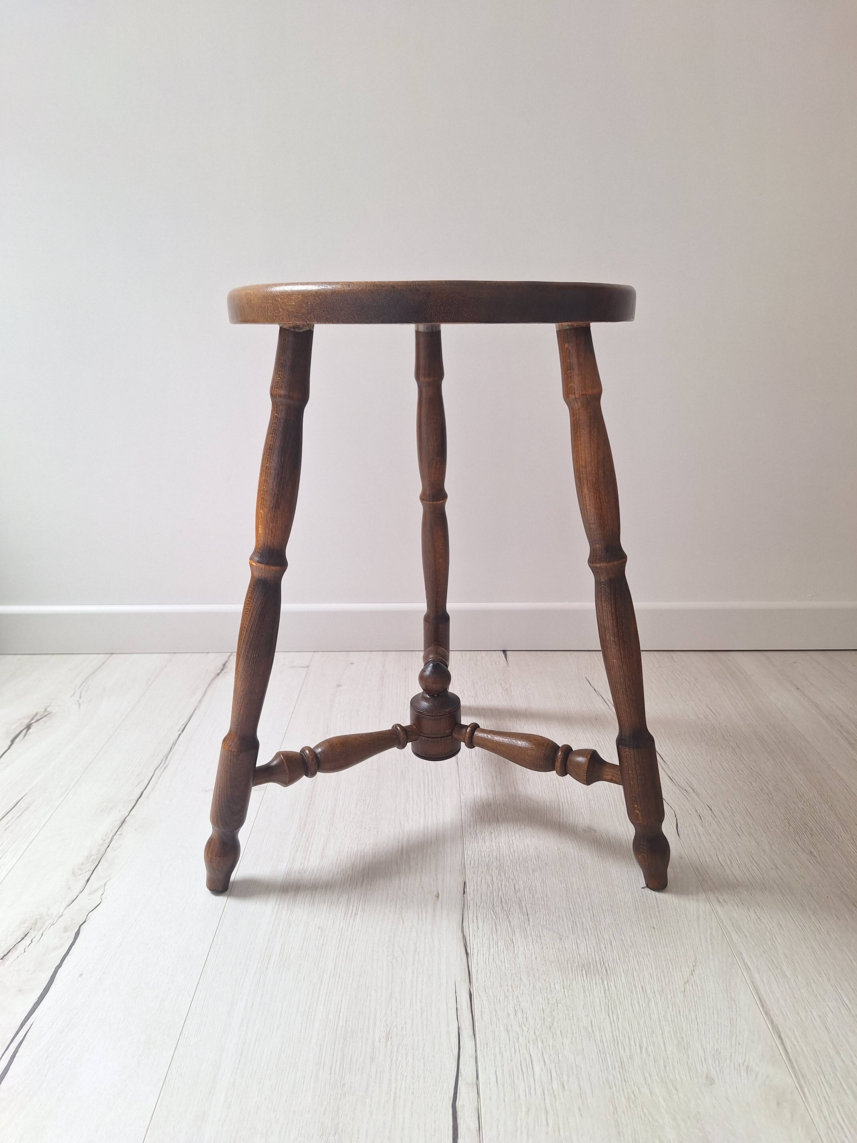 Tripod stool