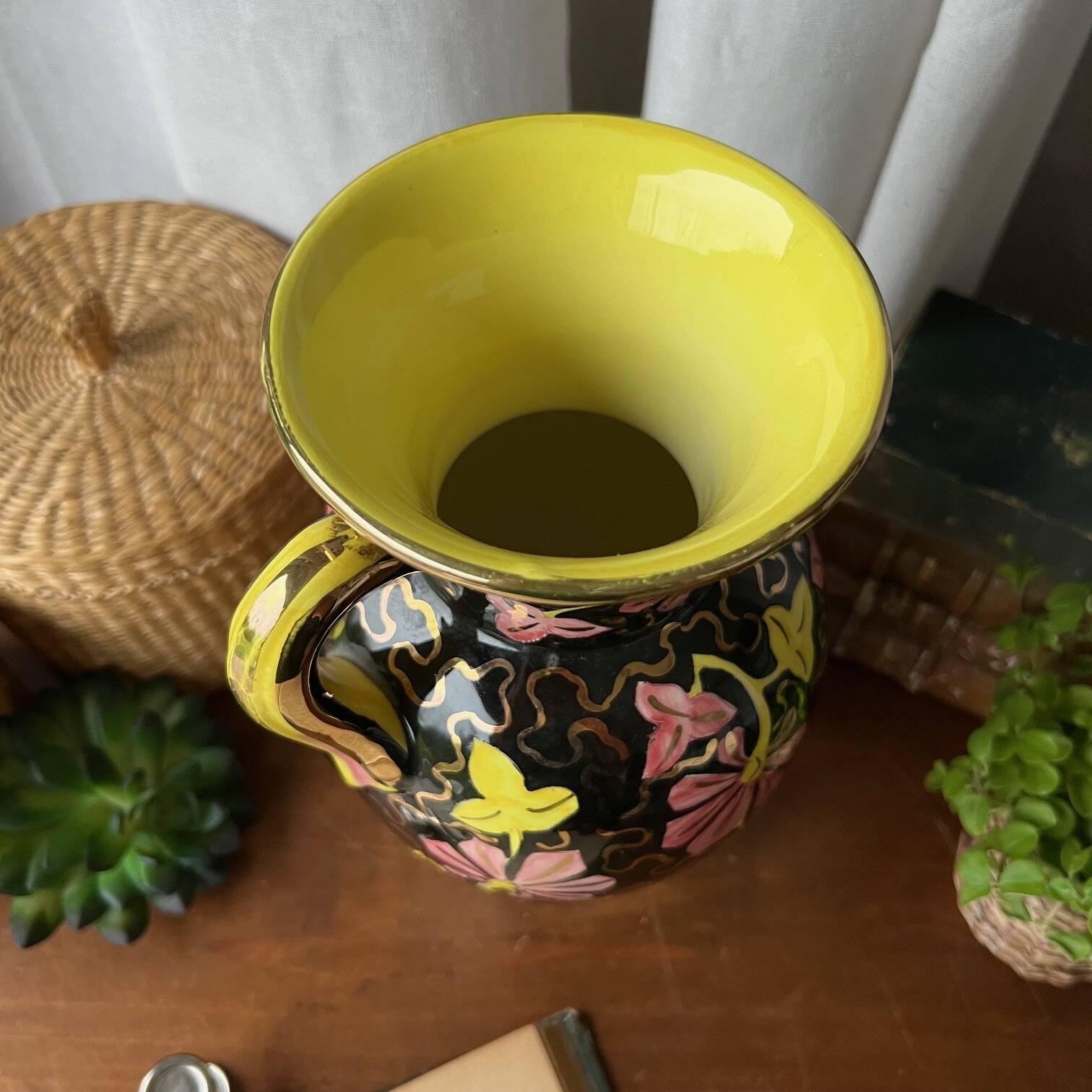Black and gold amphora vase "Monaco"