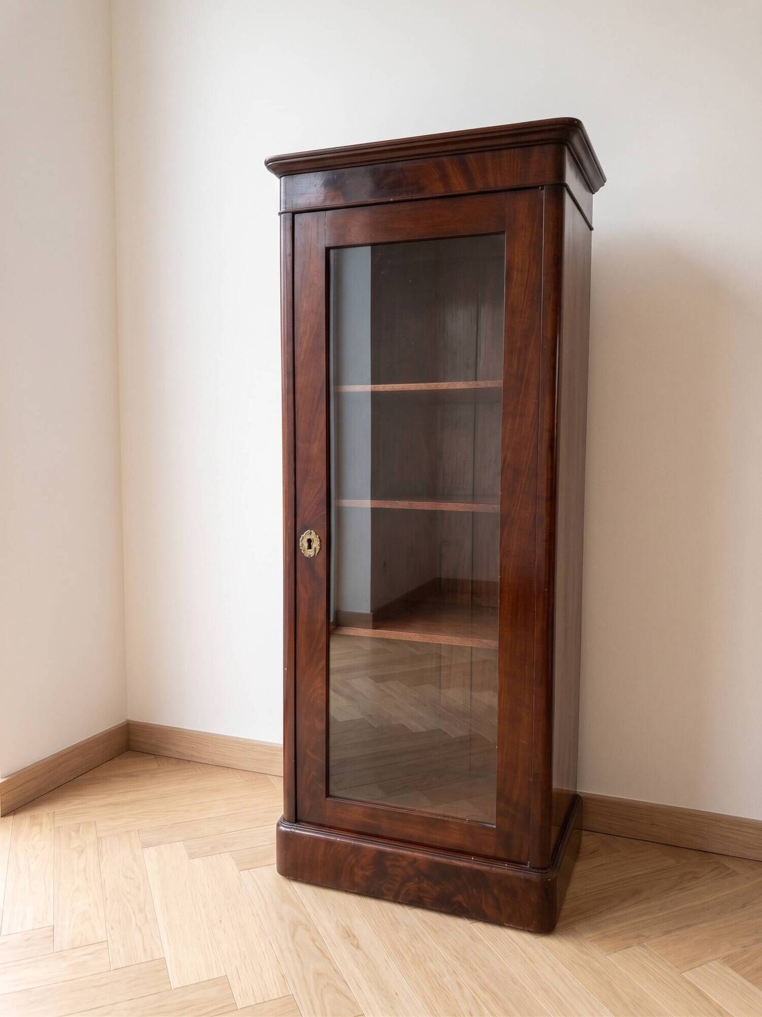 Petit meuble de rangement vitré ancien en bois