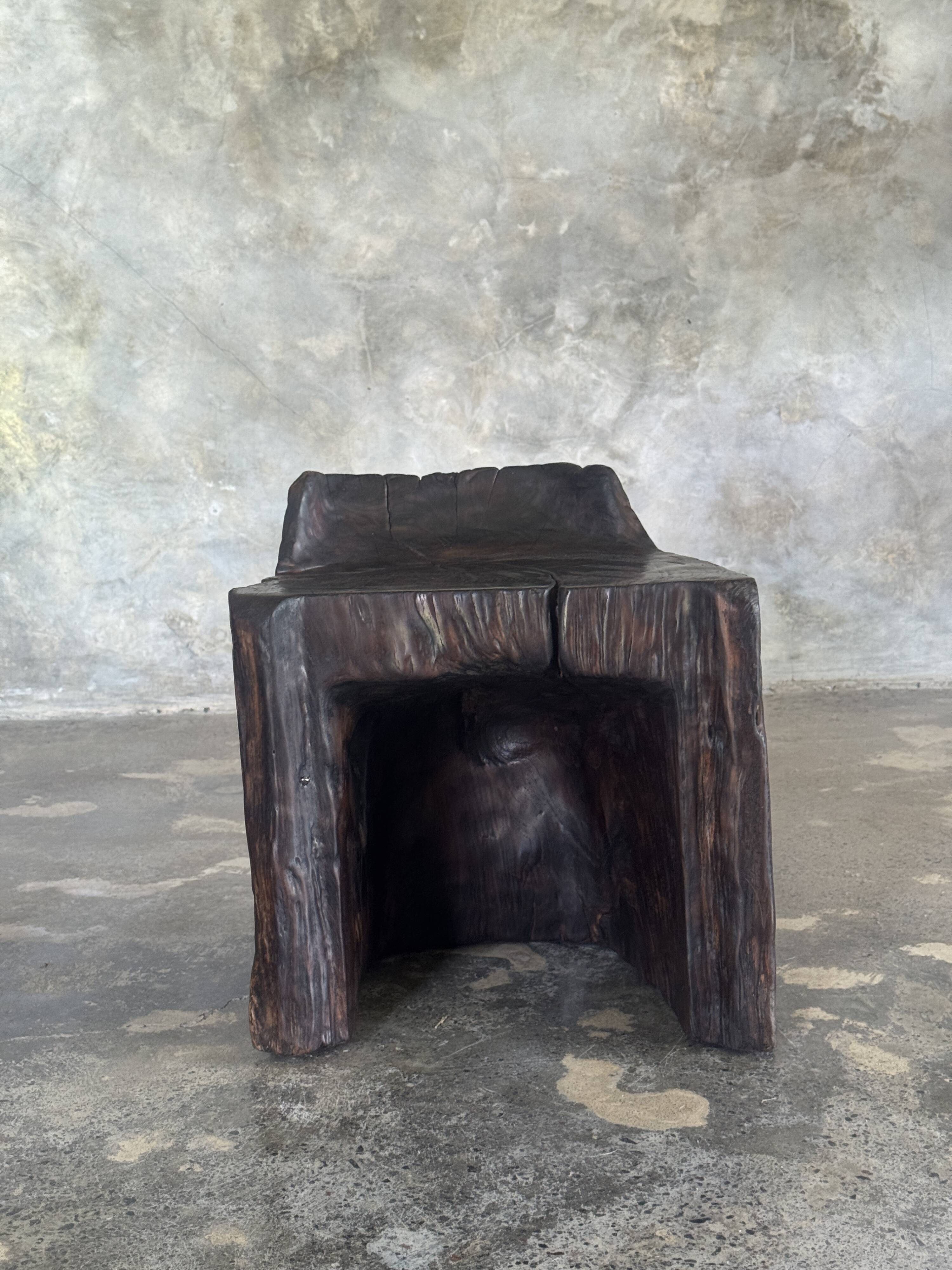 Stool, tabouret or low Japanese-style armchair in brutalist monoxyle radica.