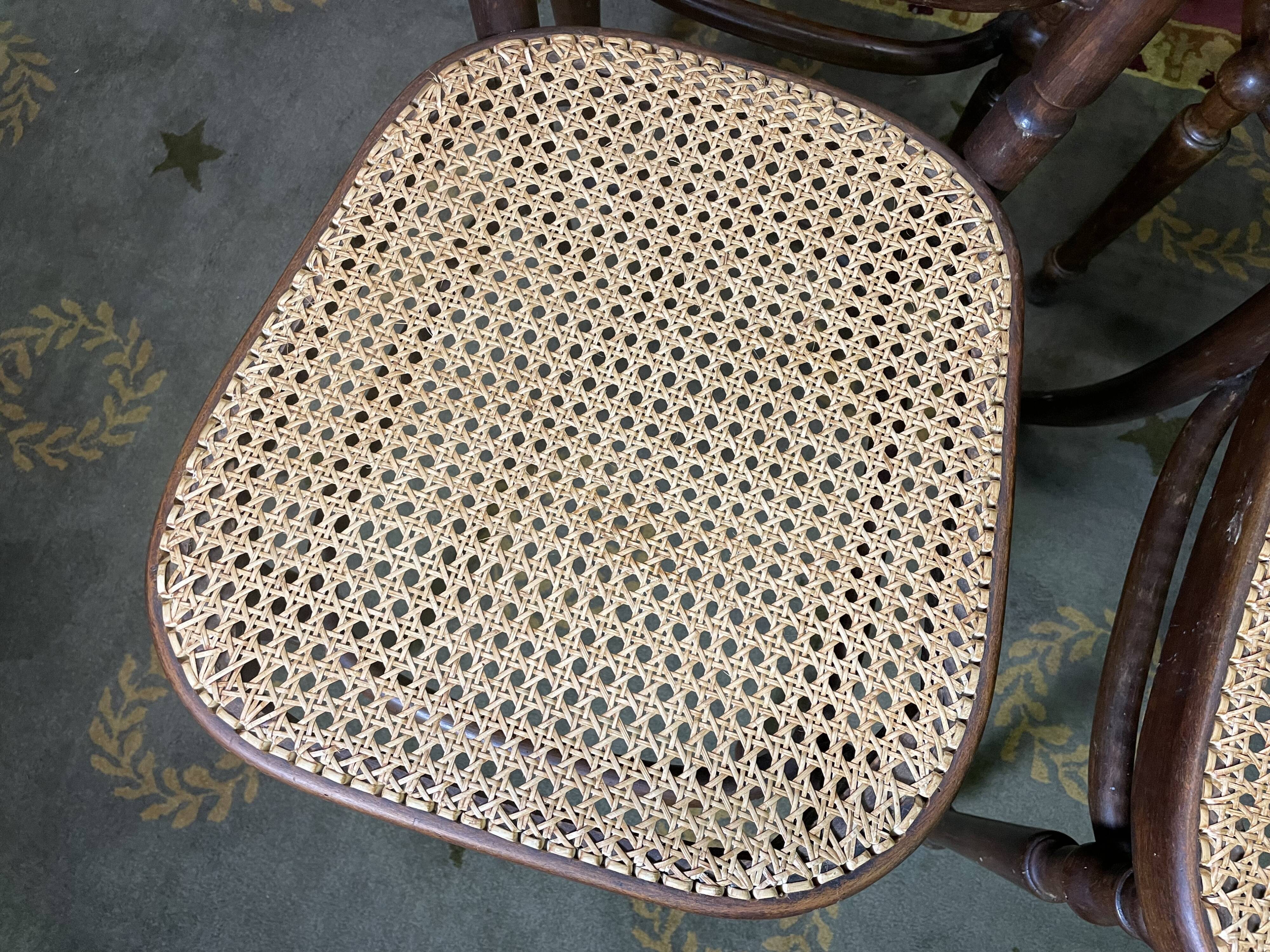 Suite de 6 chaises bistrot en cannage Fischel