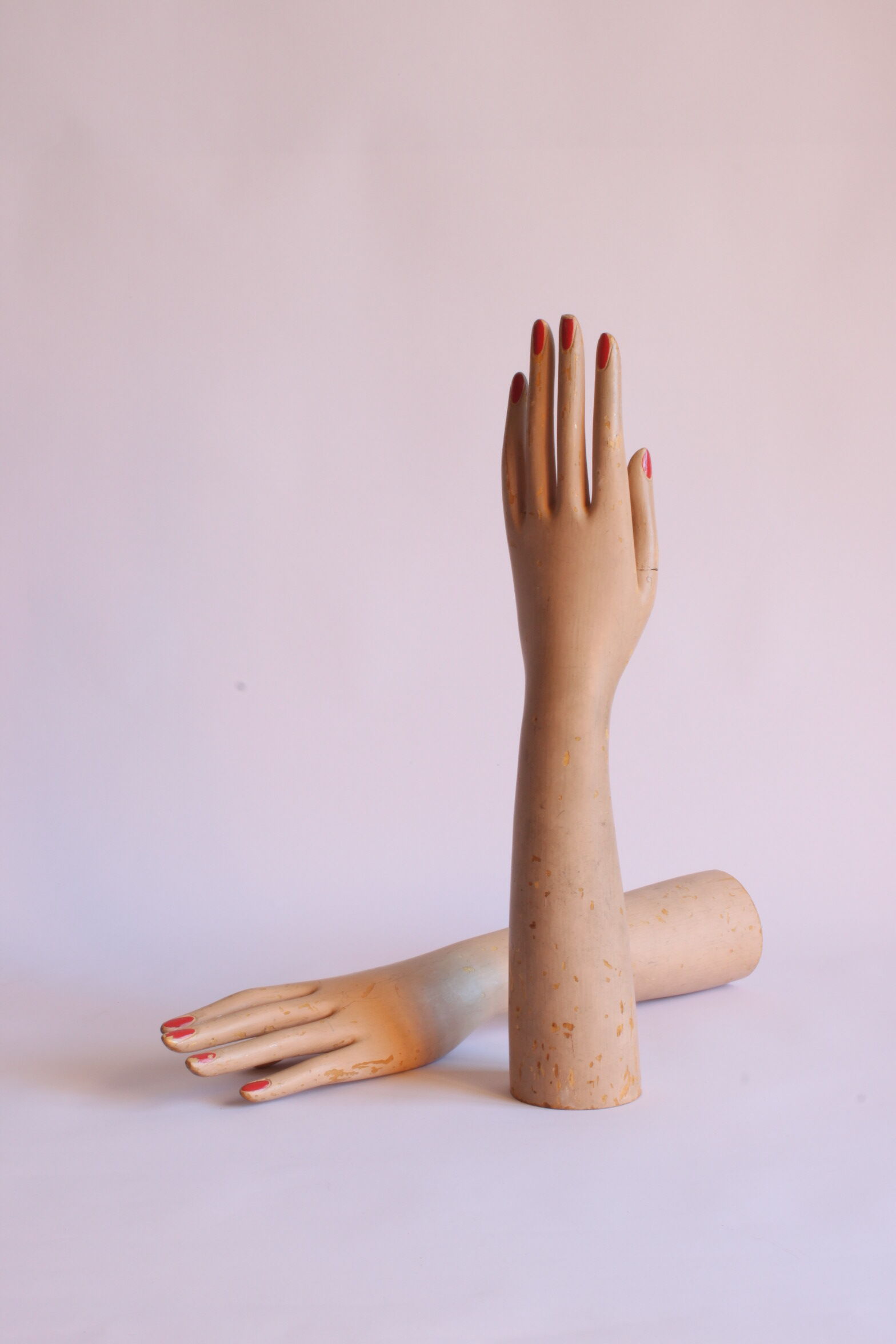 Gants en bois présentoirs de mannequins, années 1930, ensemble de 2.
