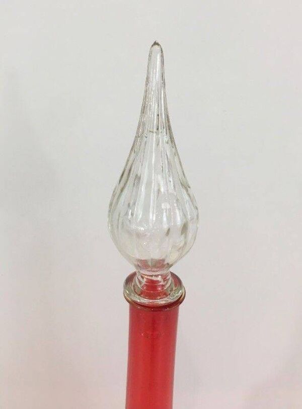 Grande bouteille design en verre rouge