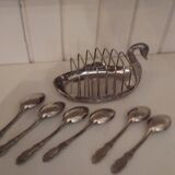 Service a toast with 6 silver-plated spoons.