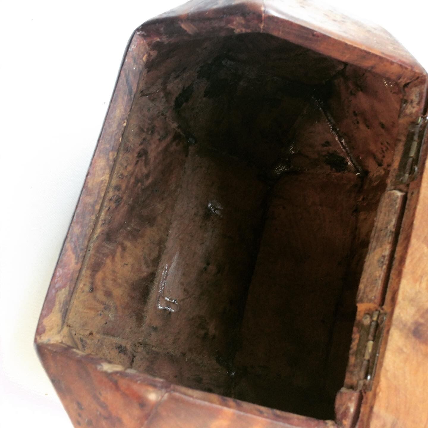 Jewelry box in thuya