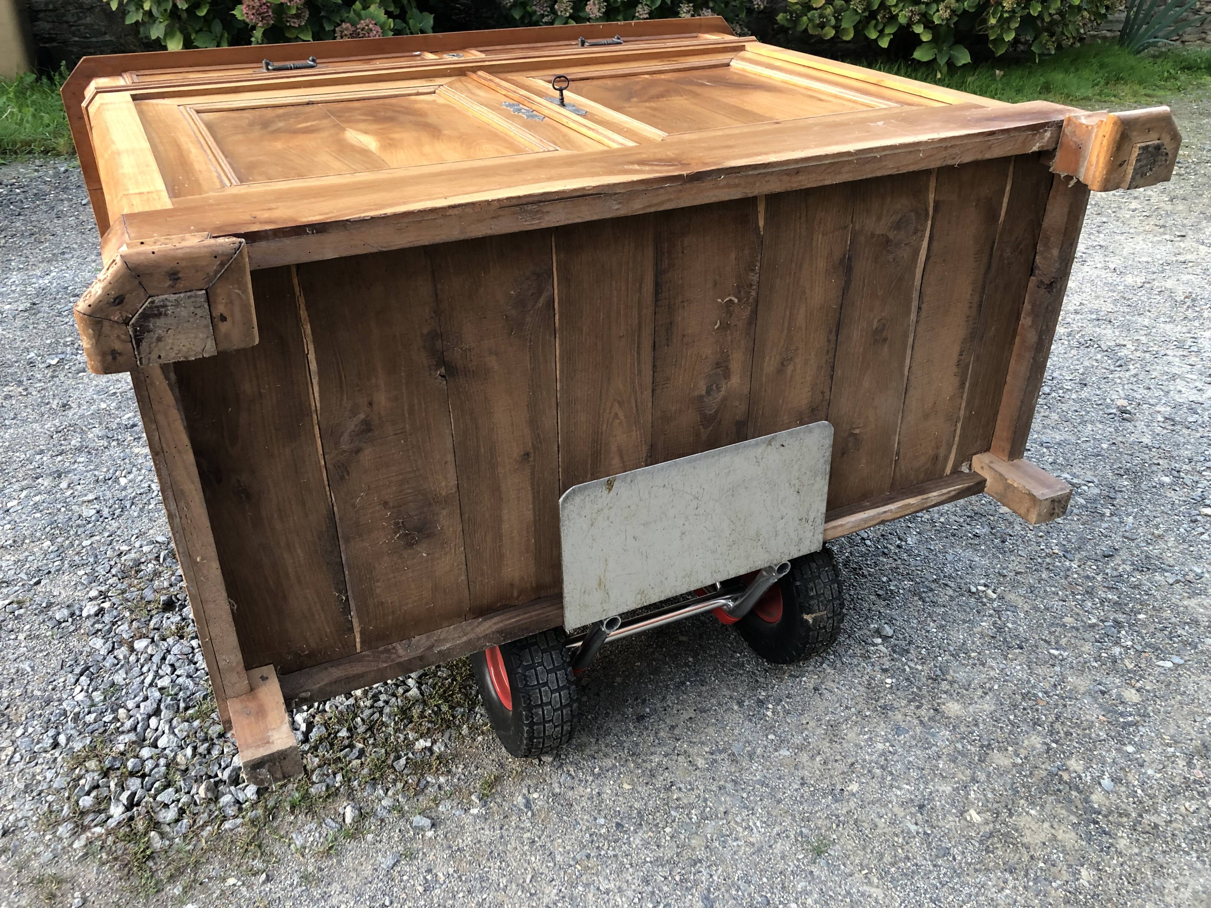 Old low sideboard in solid cherry wood from the 1900s.