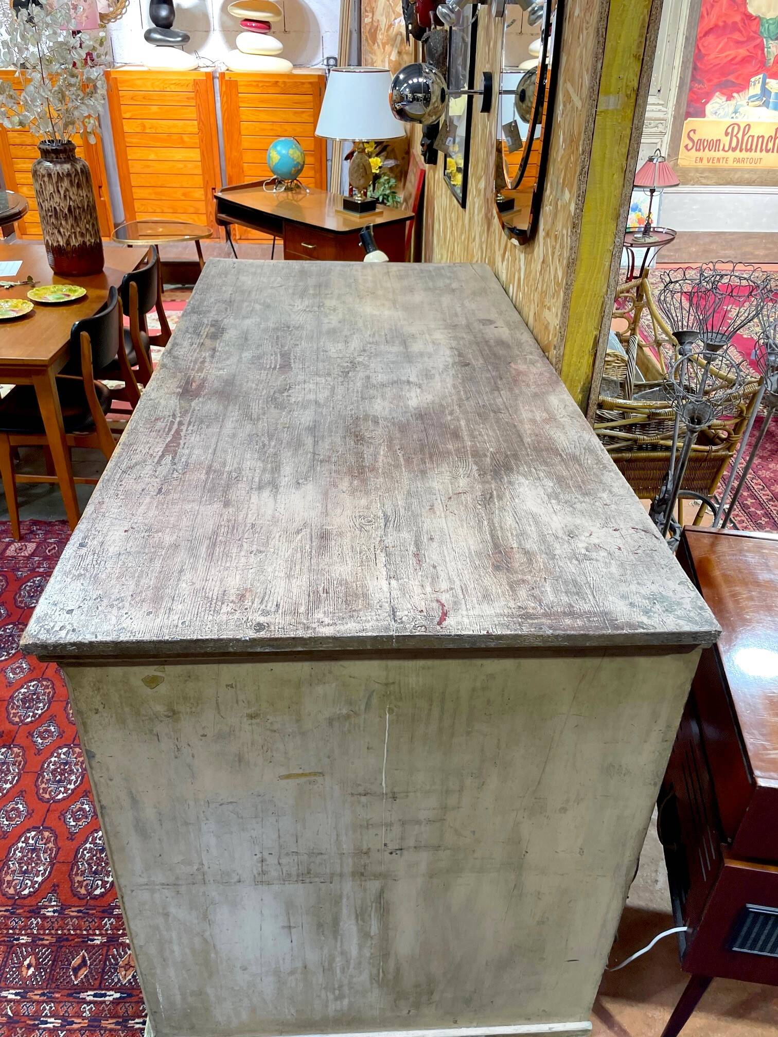 Old workshop furniture in good condition. 8 drawers and 2 drop-down doors, very