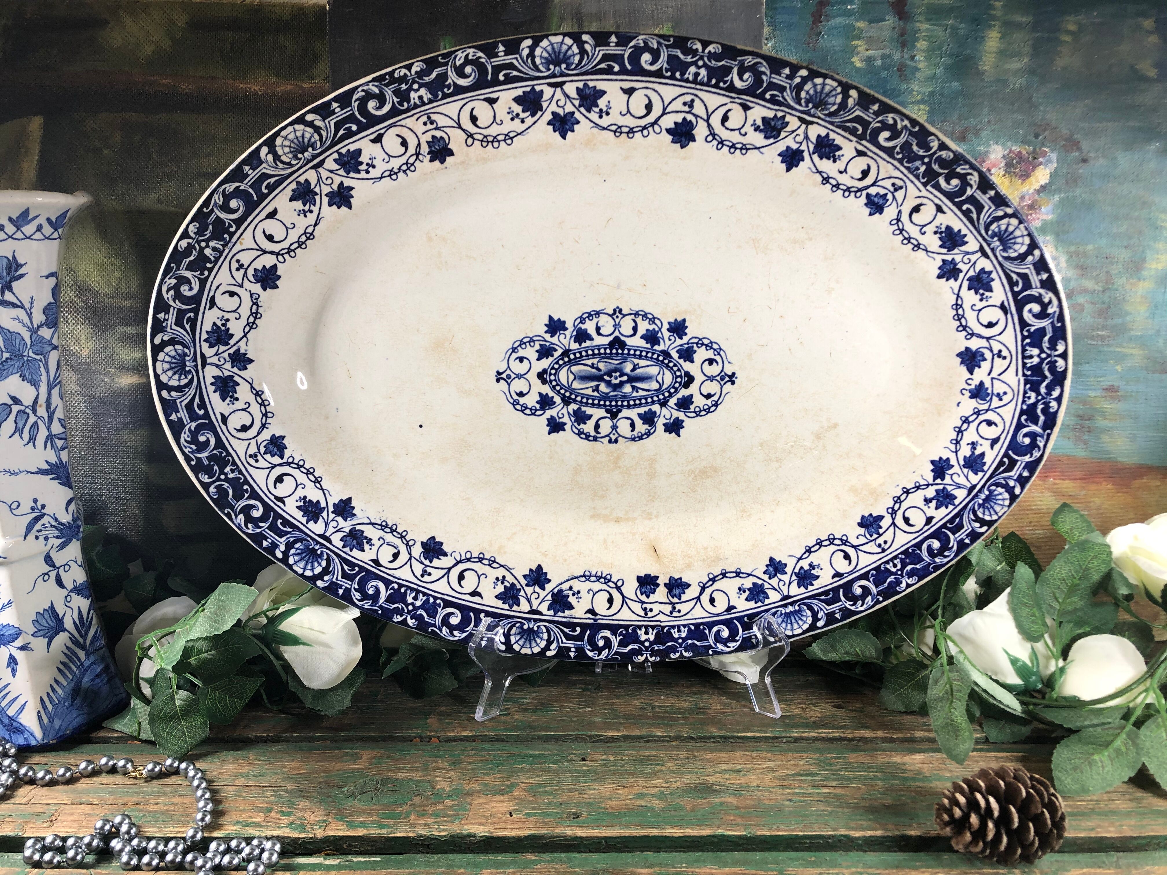 Oval dish Longwy model Louis XV white and blue 1850