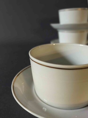 Tasses et soupes en porcelaine de Couleuvre