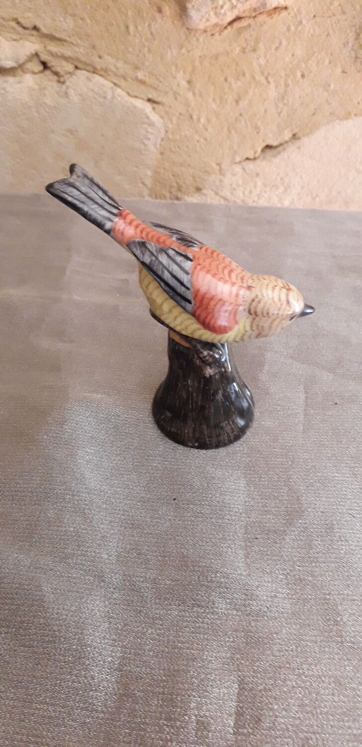 Collector's bird in painted porcelain