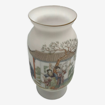 Chinese white opaline vase