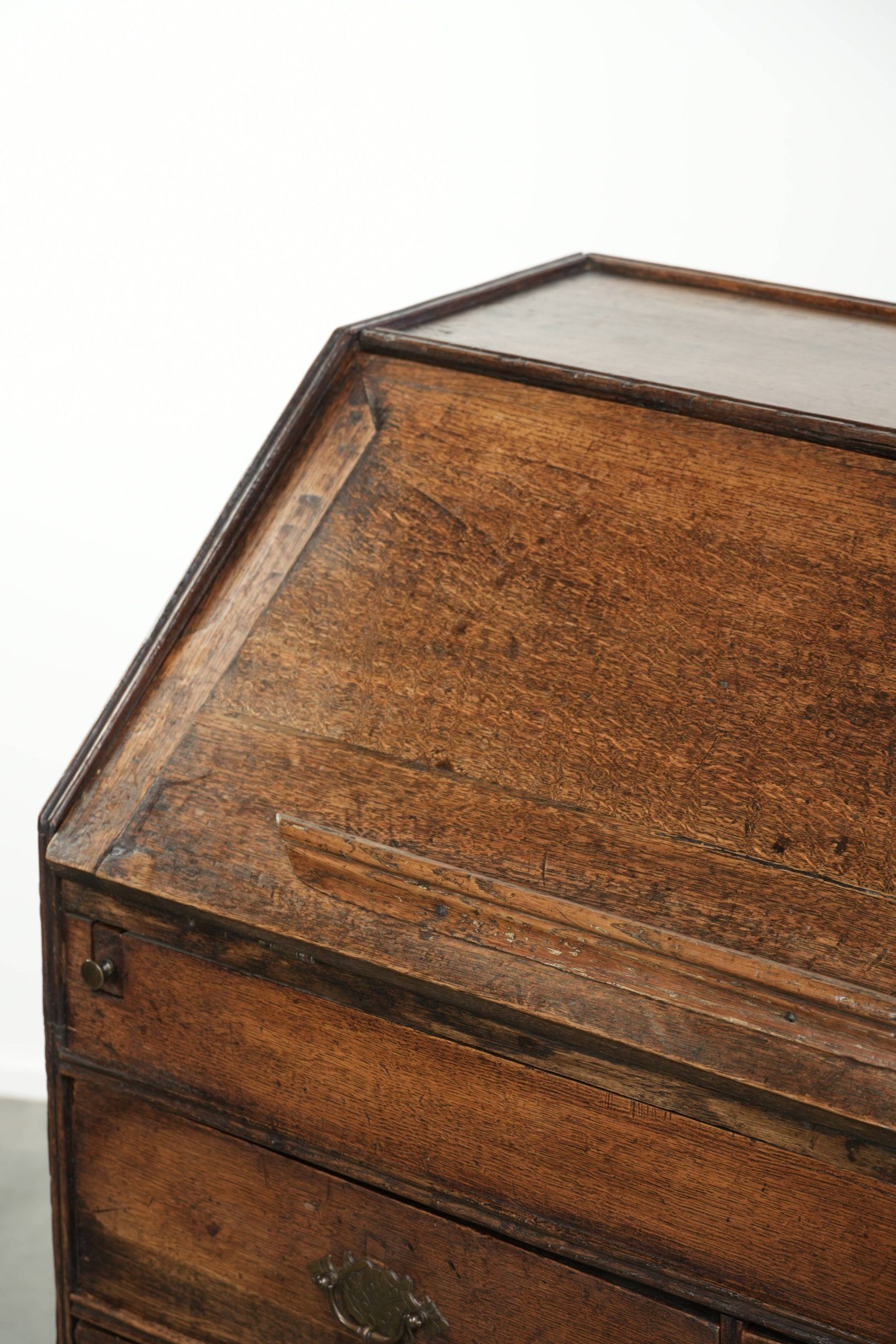 Secretary in ancient English oak from the early 18th century.