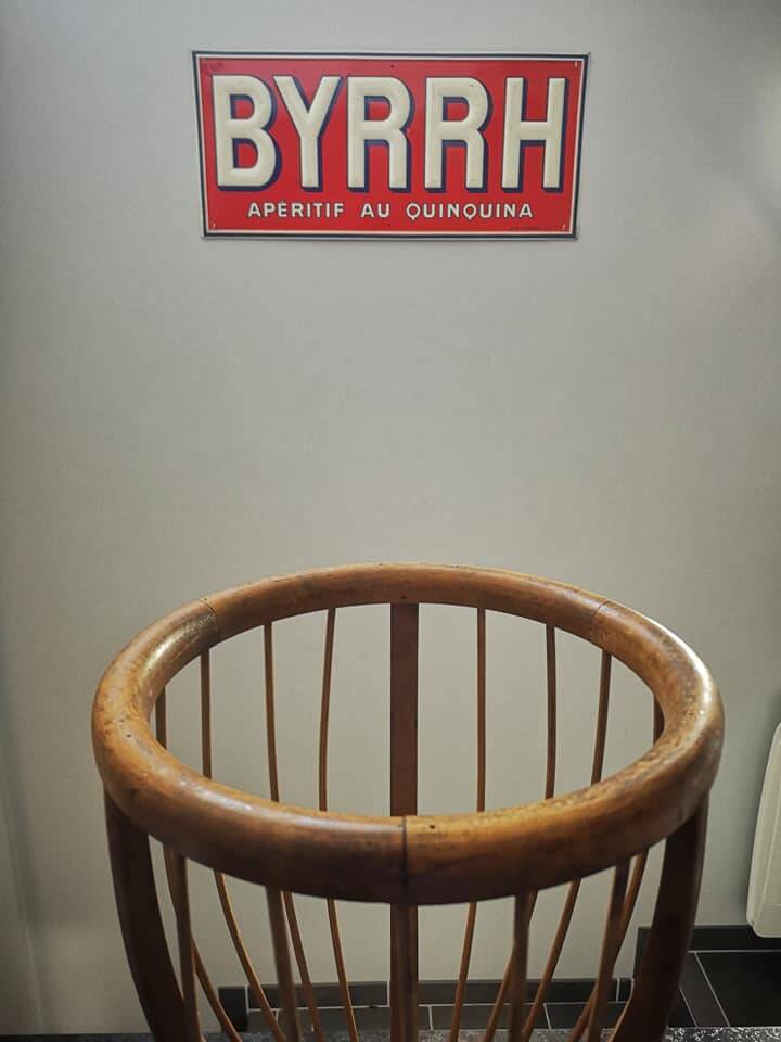 Former worker basket serving piece of professional furniture fruit wood support early 1900