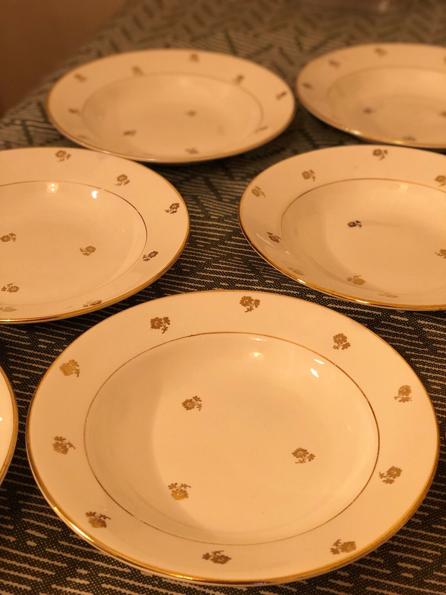 6 soup plates the Amandinoise