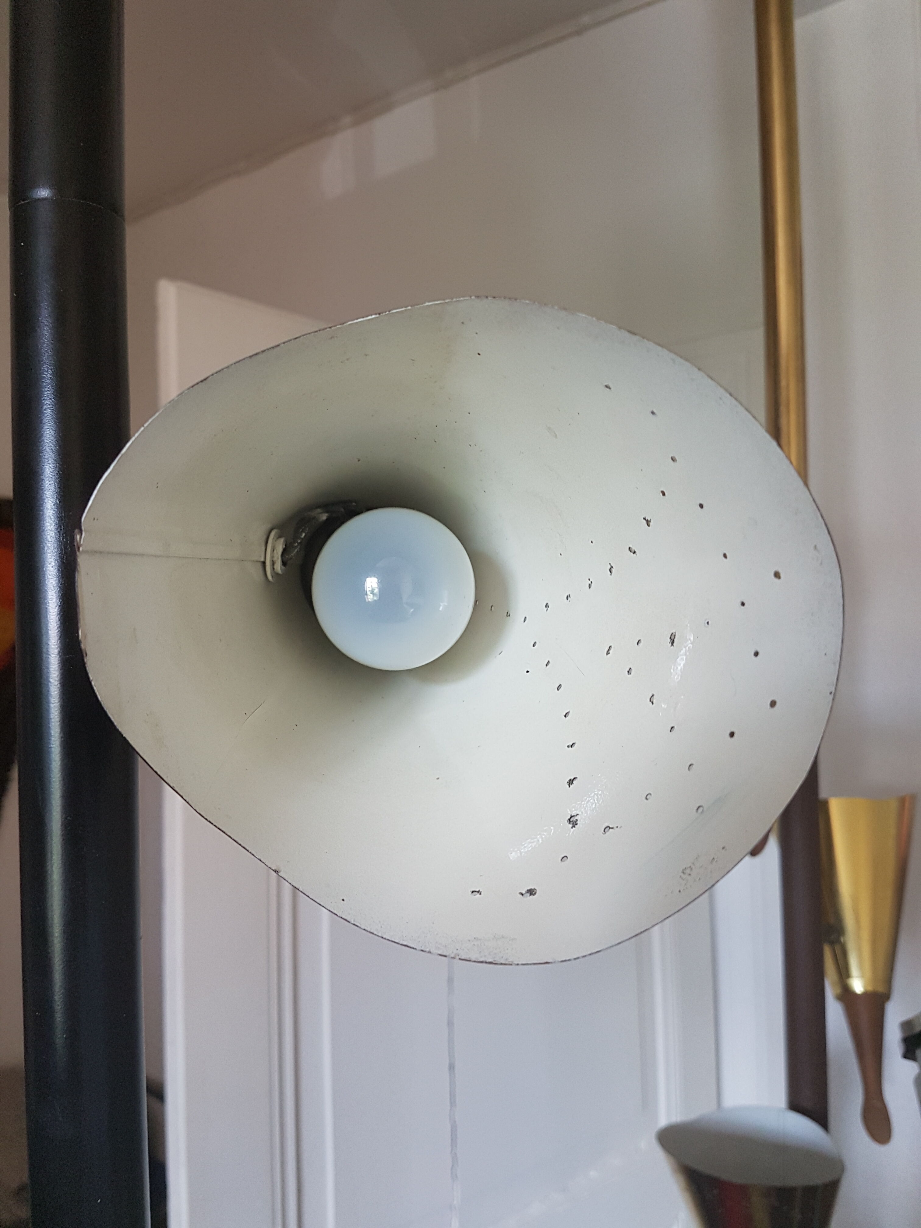 Floor lamp "tension pole lamp" American of the 1950s