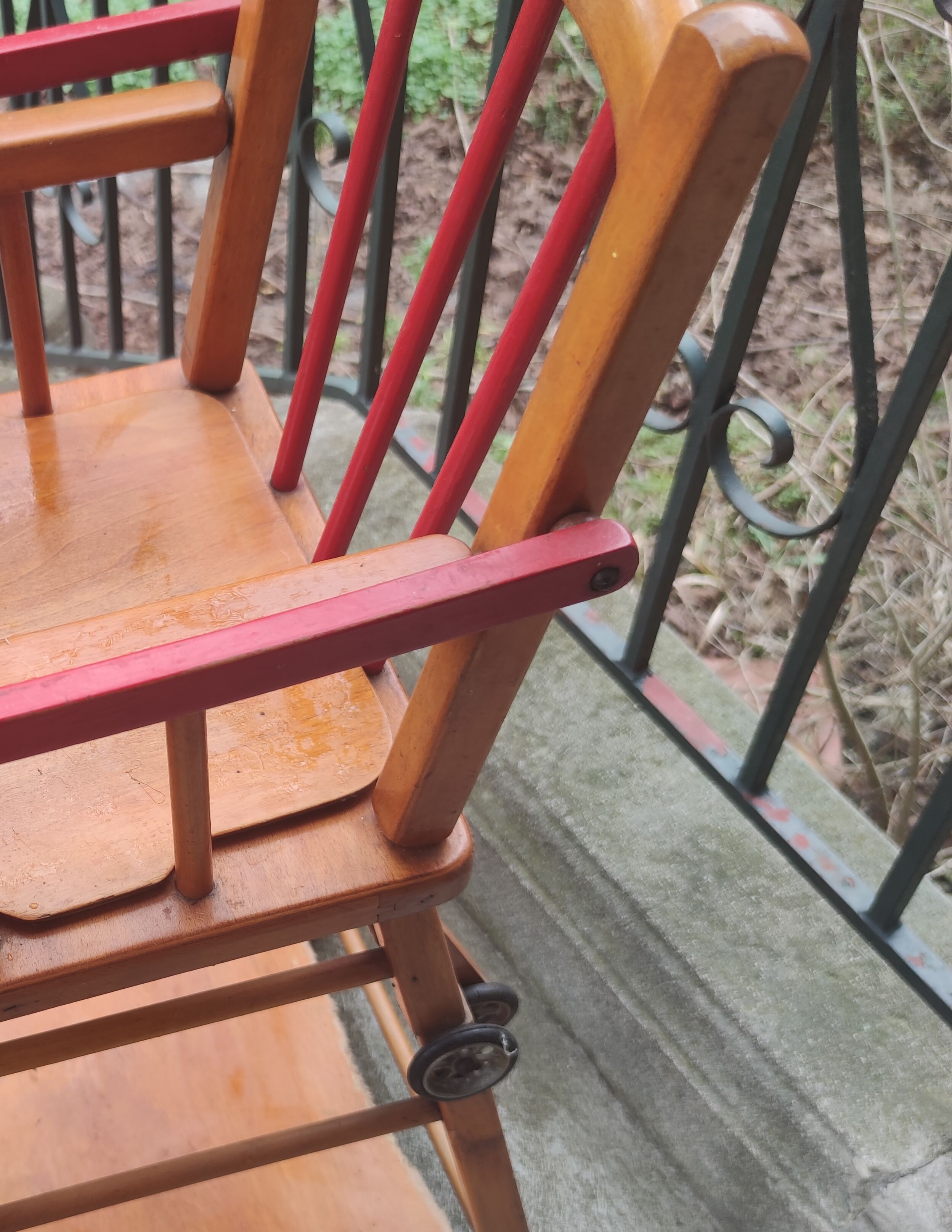 Chaise haute en bois pour bébé ou enfant