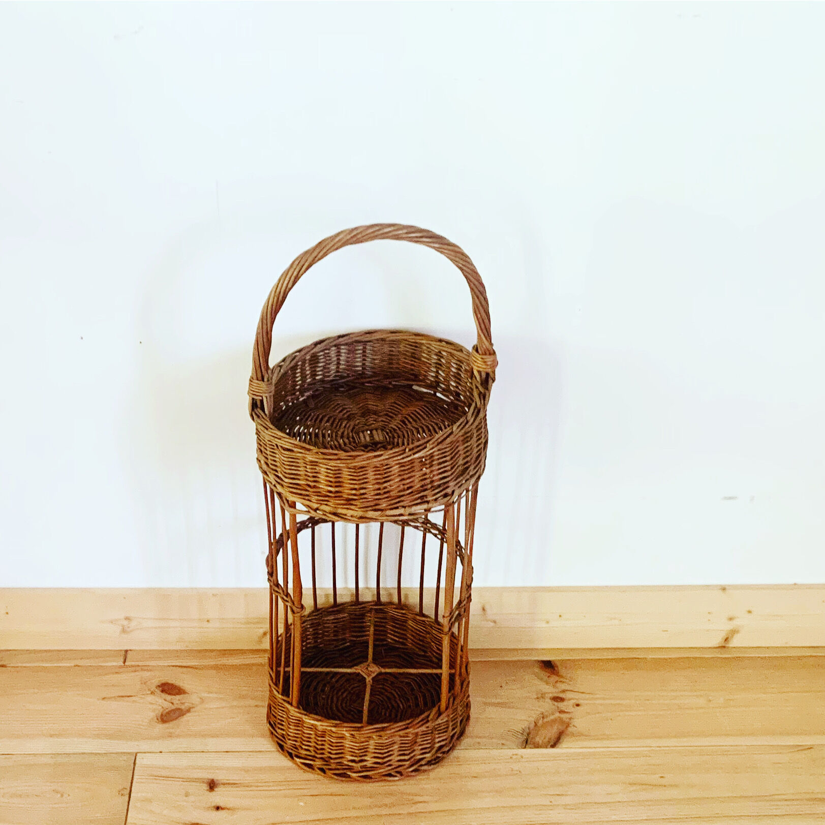 Porte-bouteilles bar vintage en osier