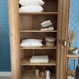 Armoire en bois massif restaurée
