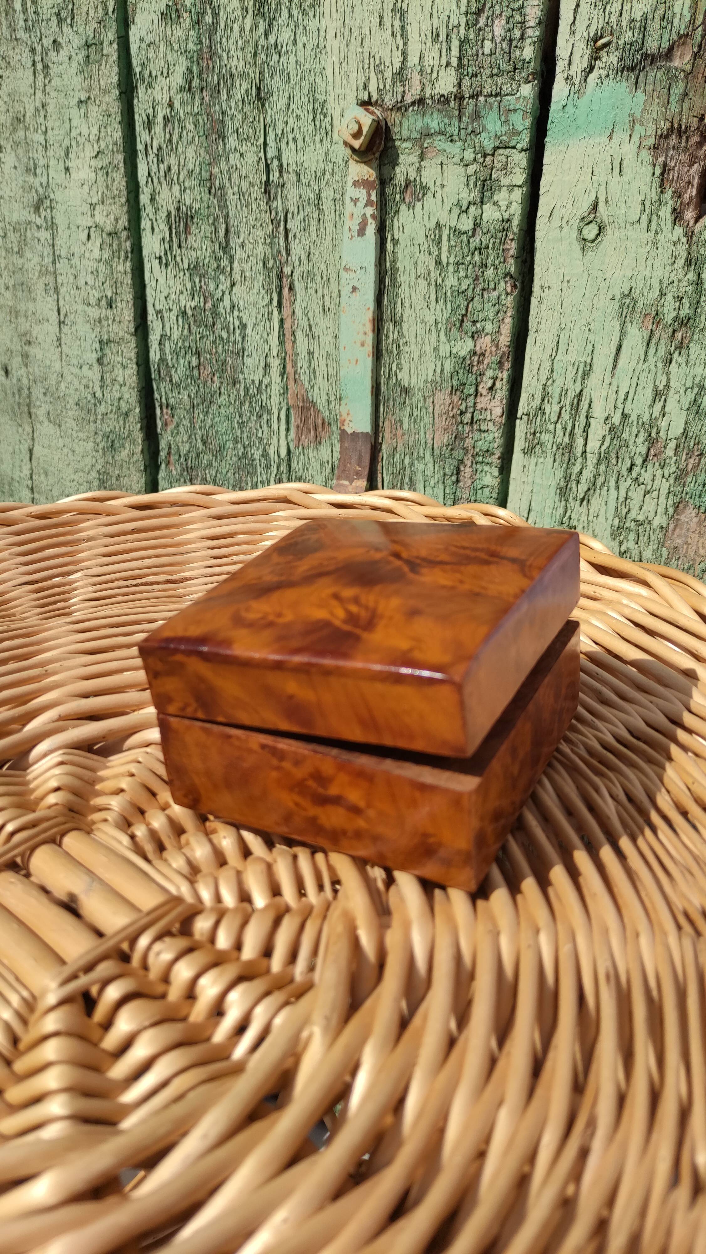 Old box in thuja magnifying glass Napoleon III style