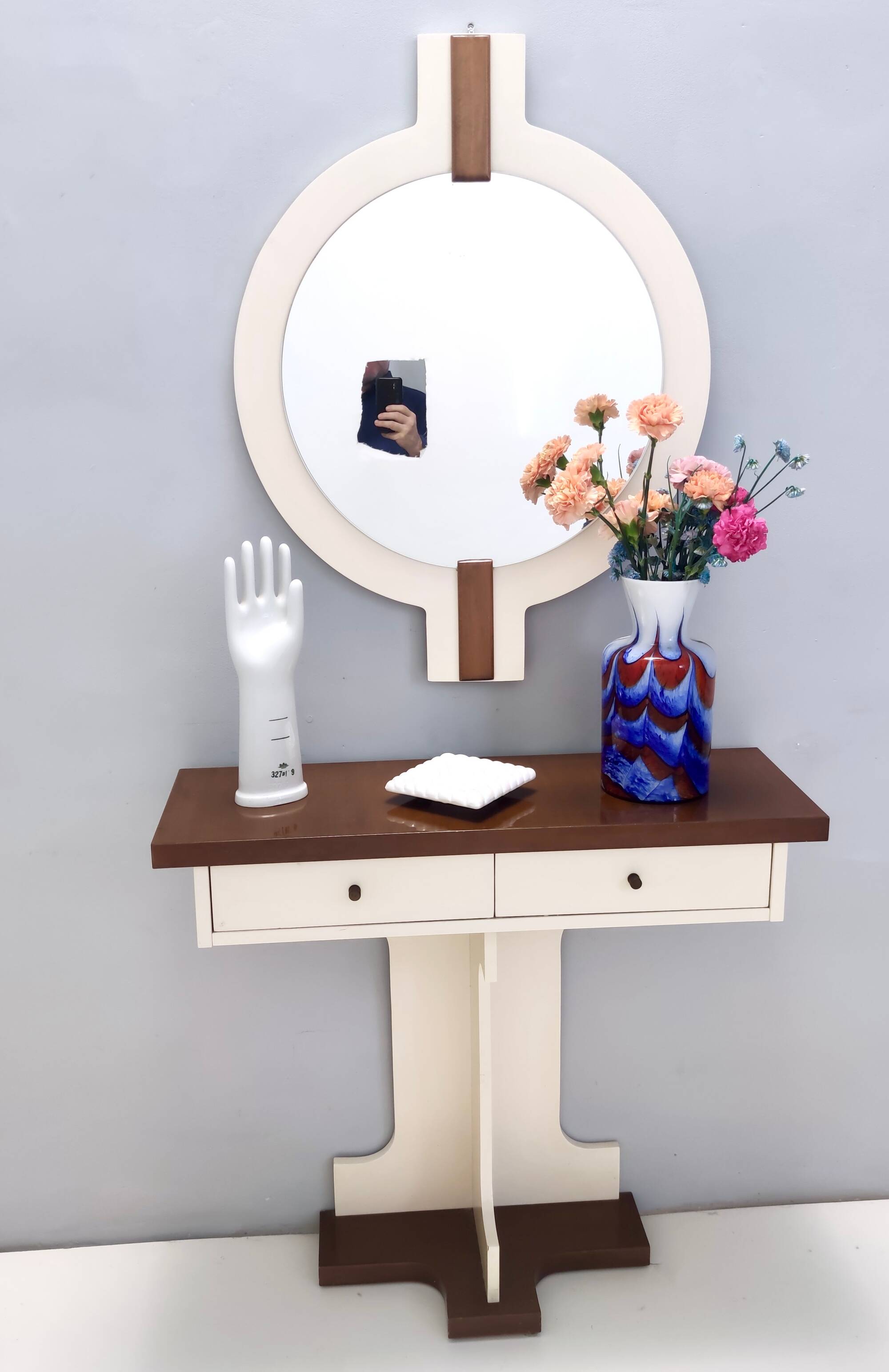 Miroir mural et console postmoderne en noyer laqué ivoire, Italie