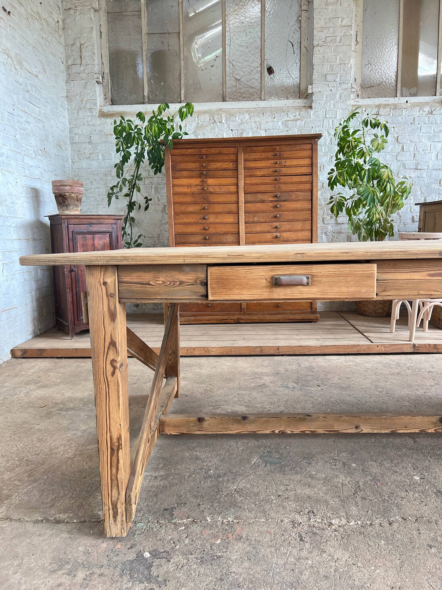 Ancienne grande table de travail