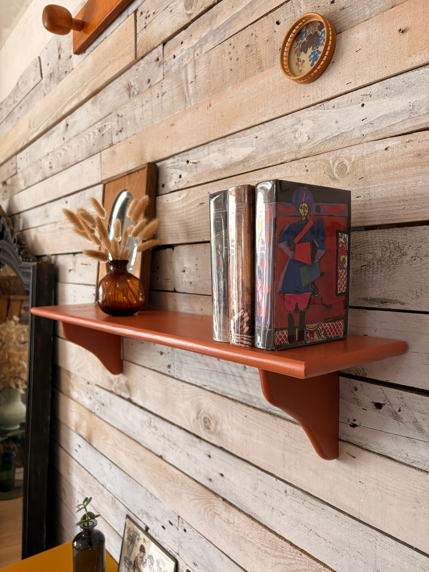 Terracotta shelf