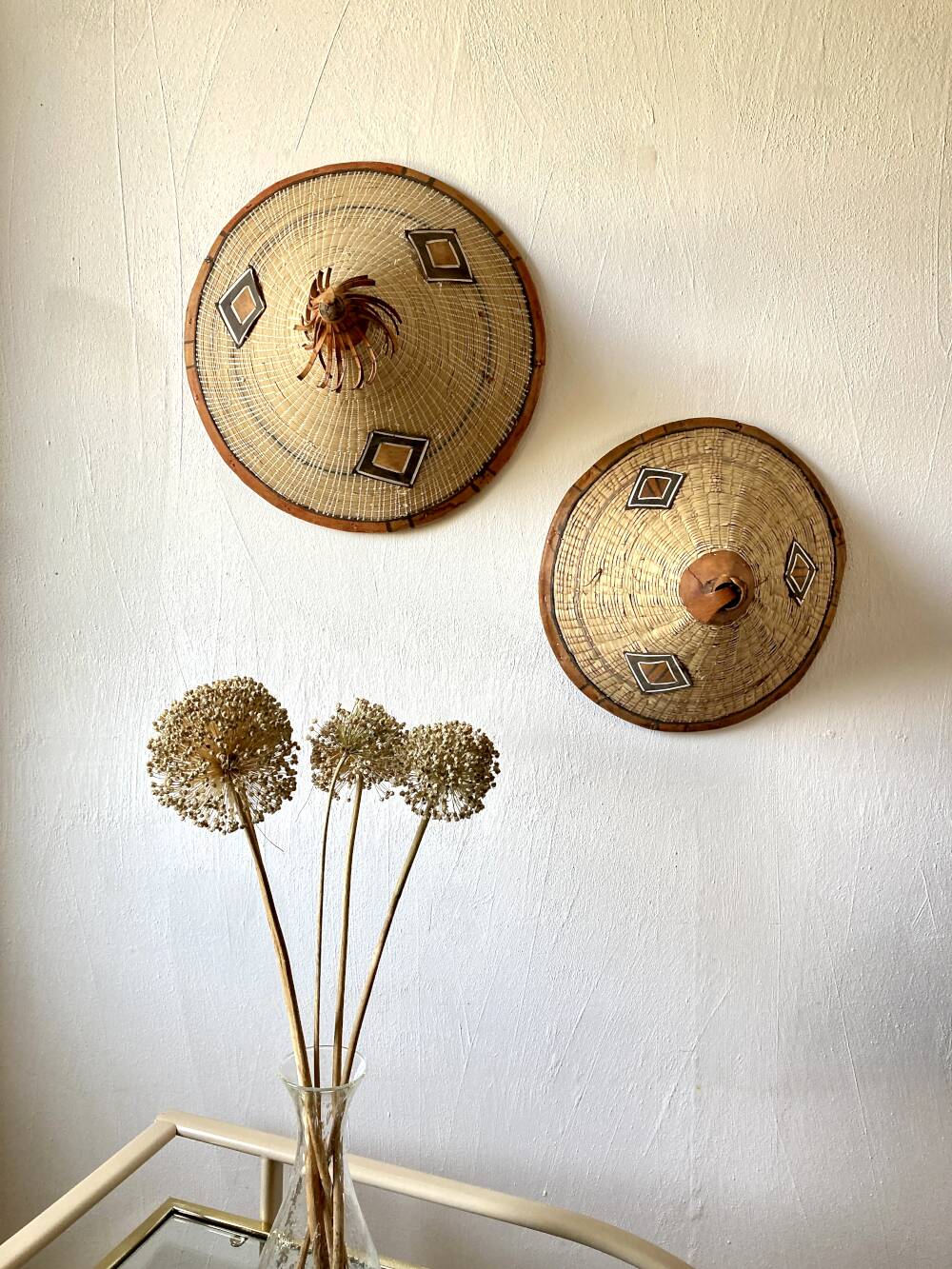 Duo de chapeaux traditionnels Peuls (Tingandé), Afrique de l'Ouest
