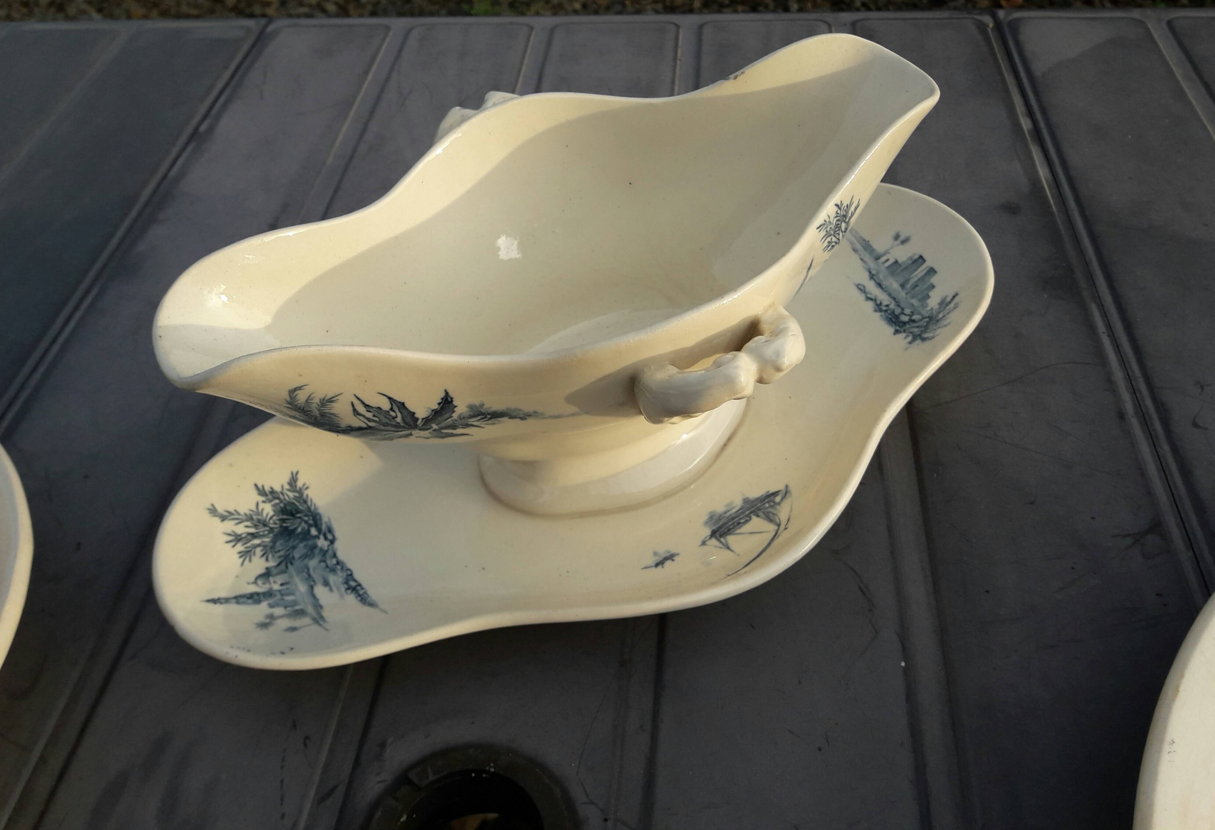 Gien earthenware service, Vues d'Orient model, 21 pieces, late 19th century