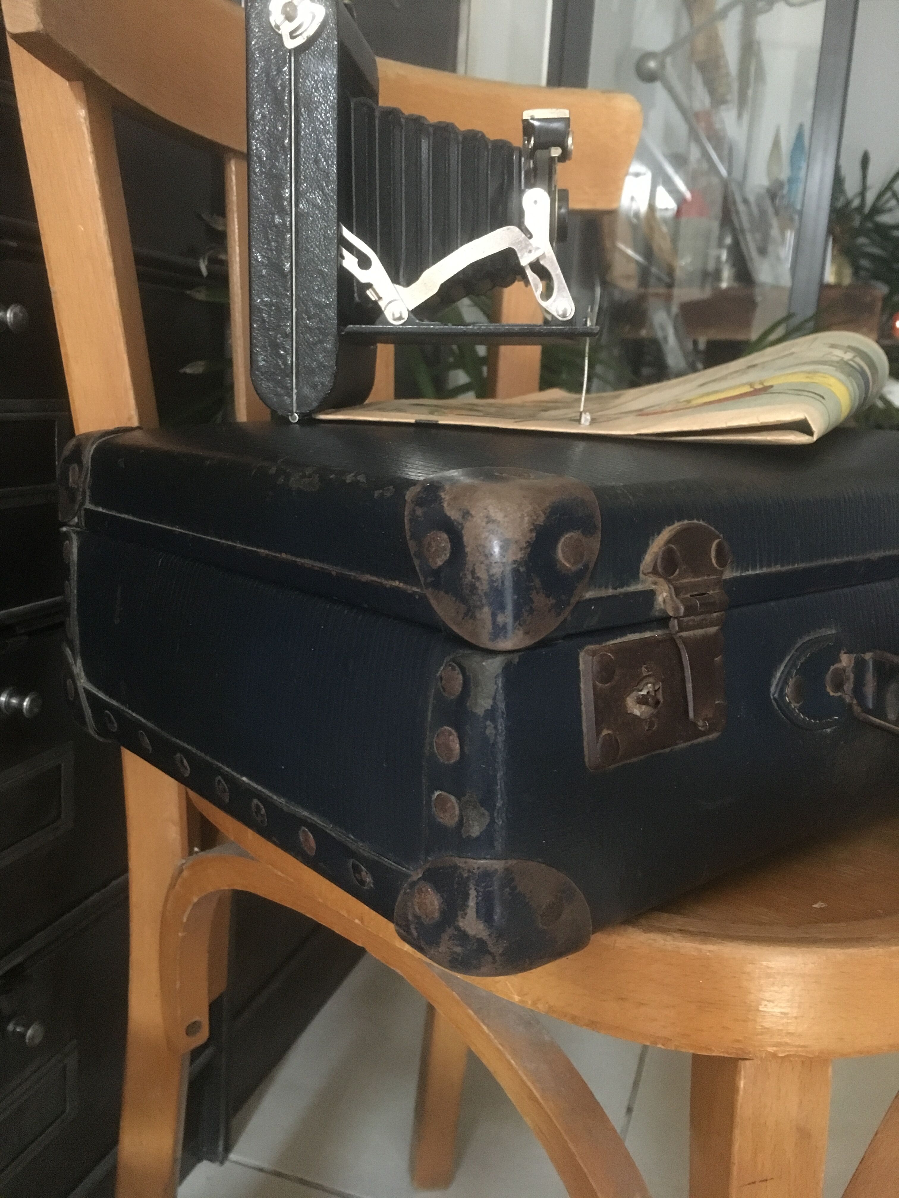 Suitcase reinforced cardboard