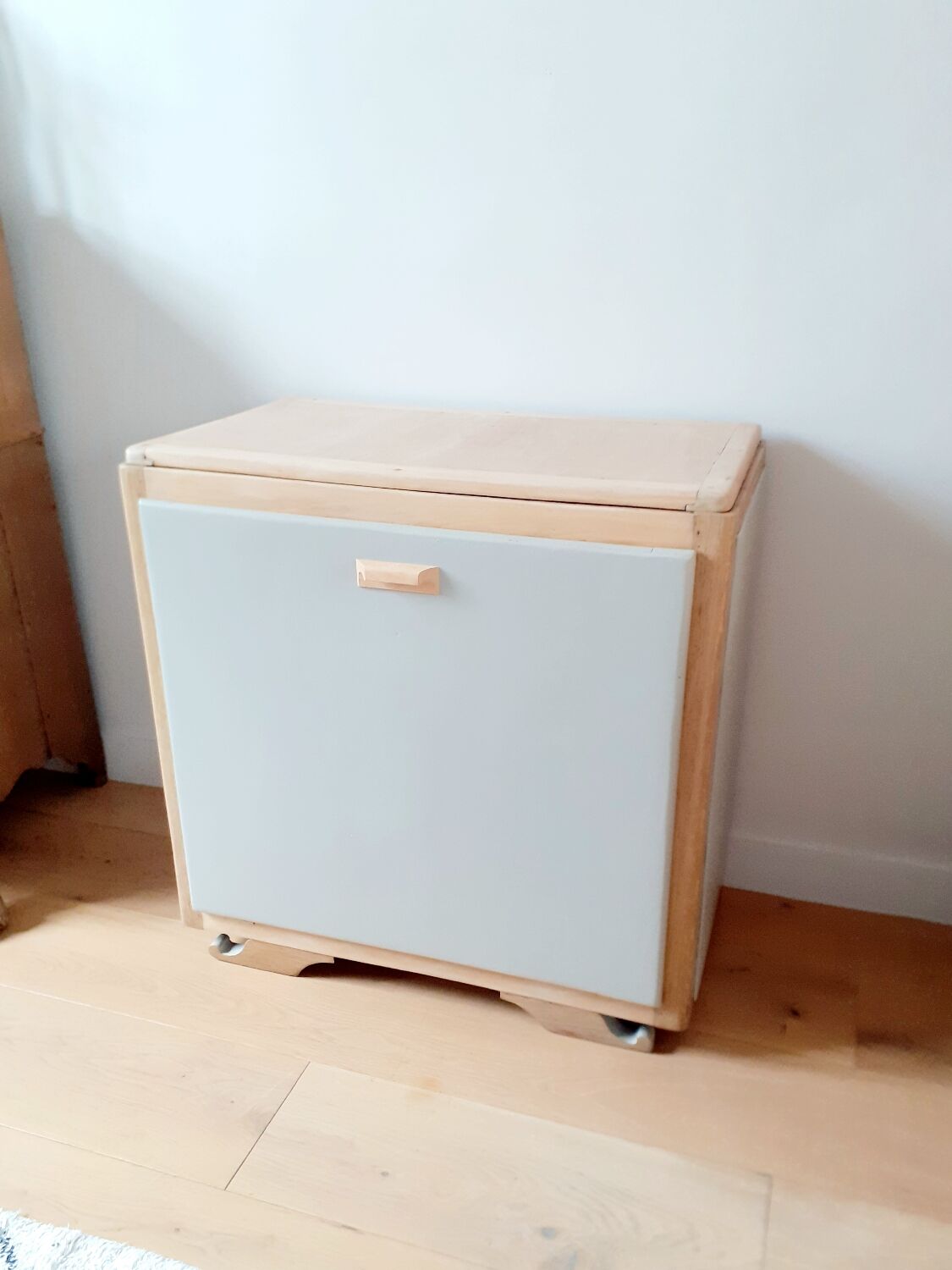 Mustache foot storage