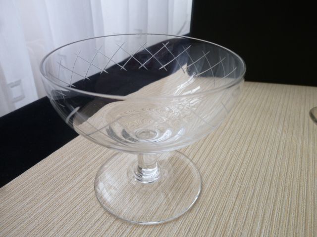 Set of 6 vintage champagne glasses in Cristallin Decoration of crosses