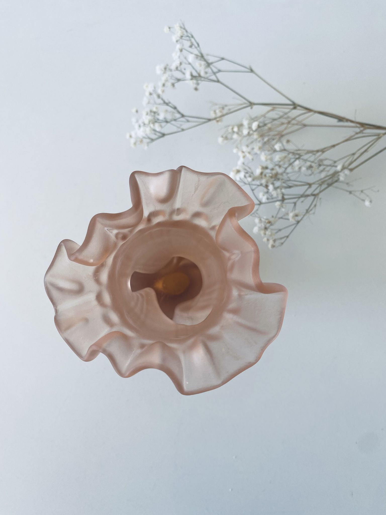 Vase Art deco en verre dépoli rose