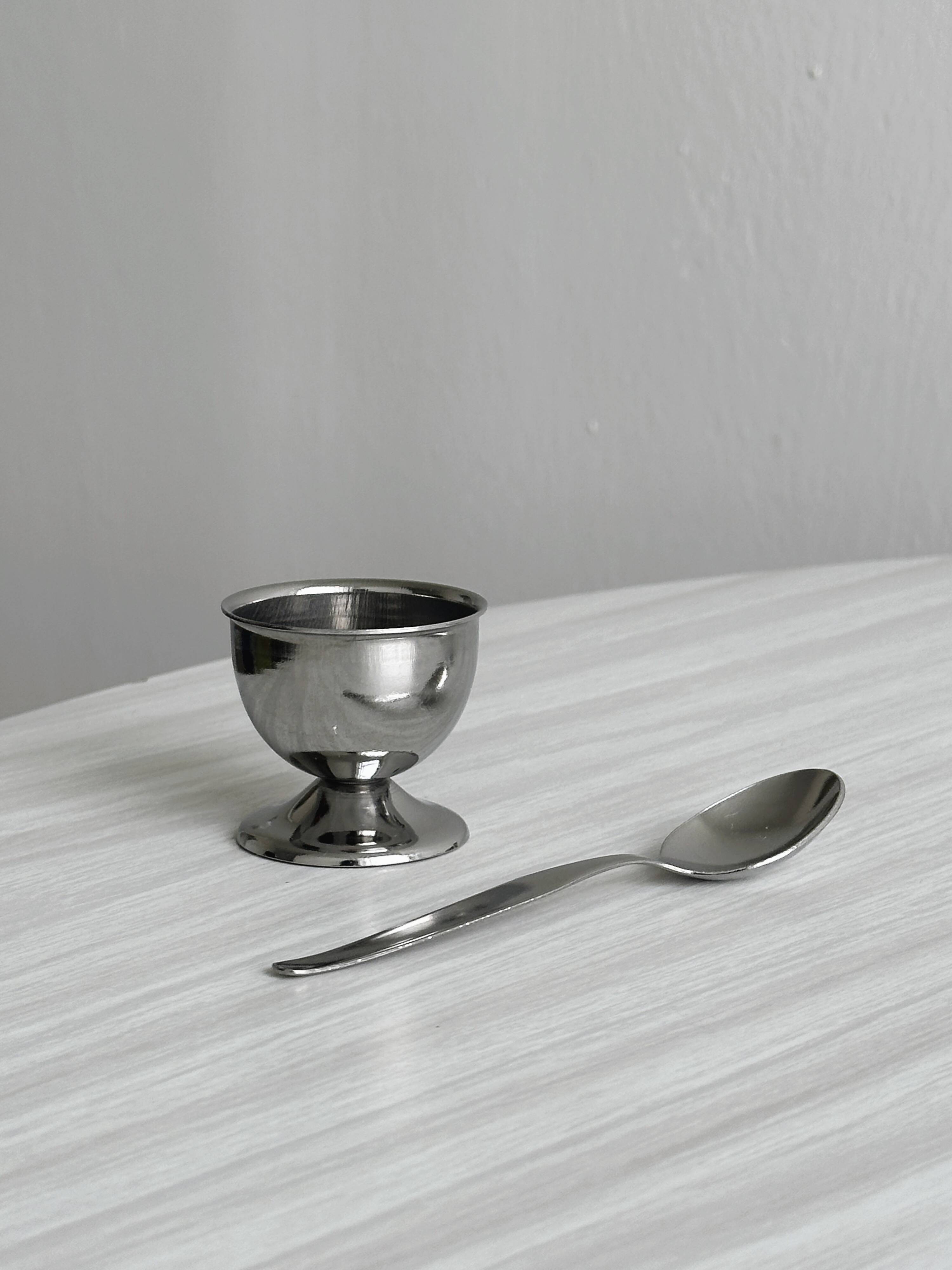 6 silver-plated metal egg cups