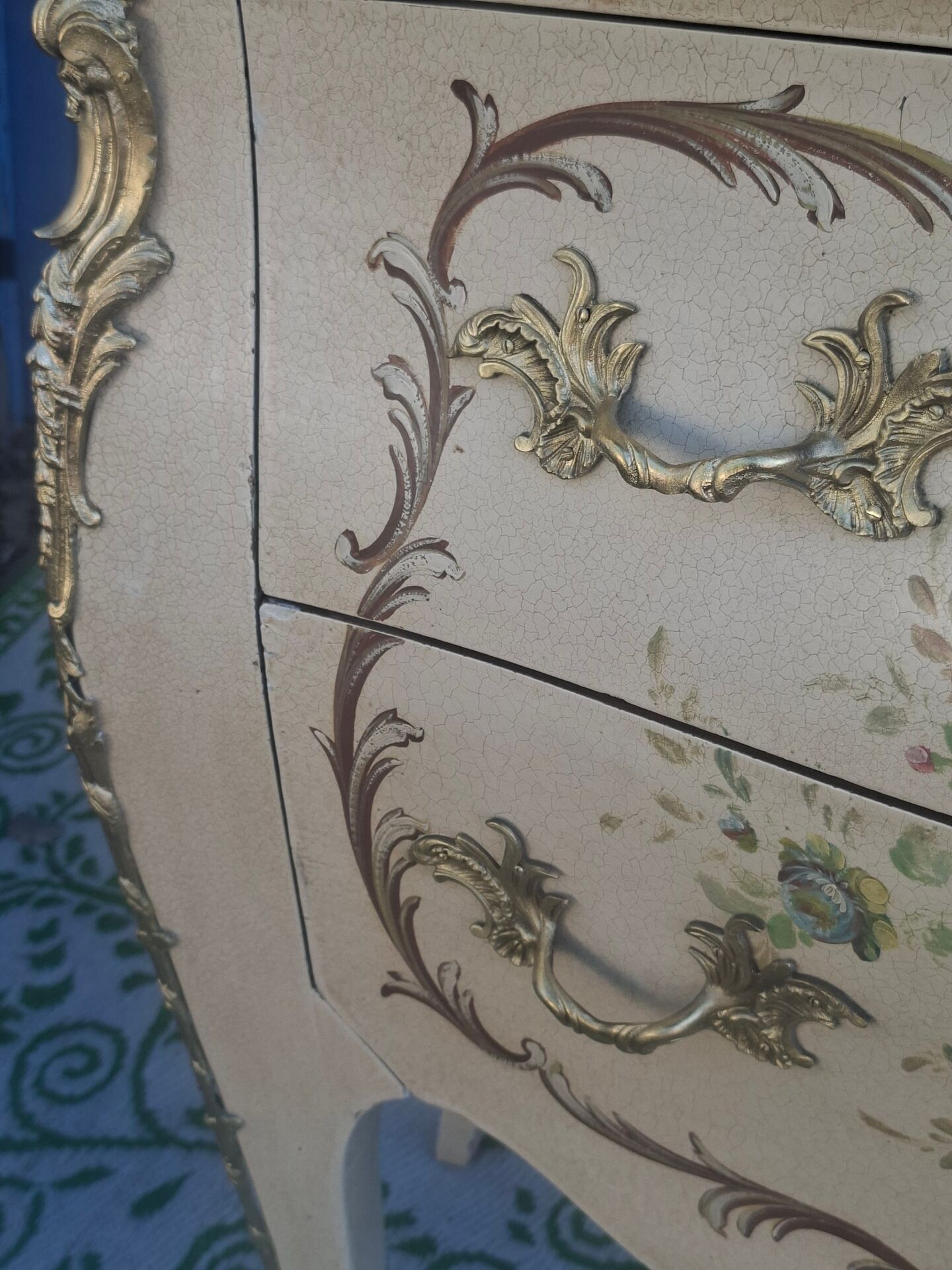 Venetian commode
