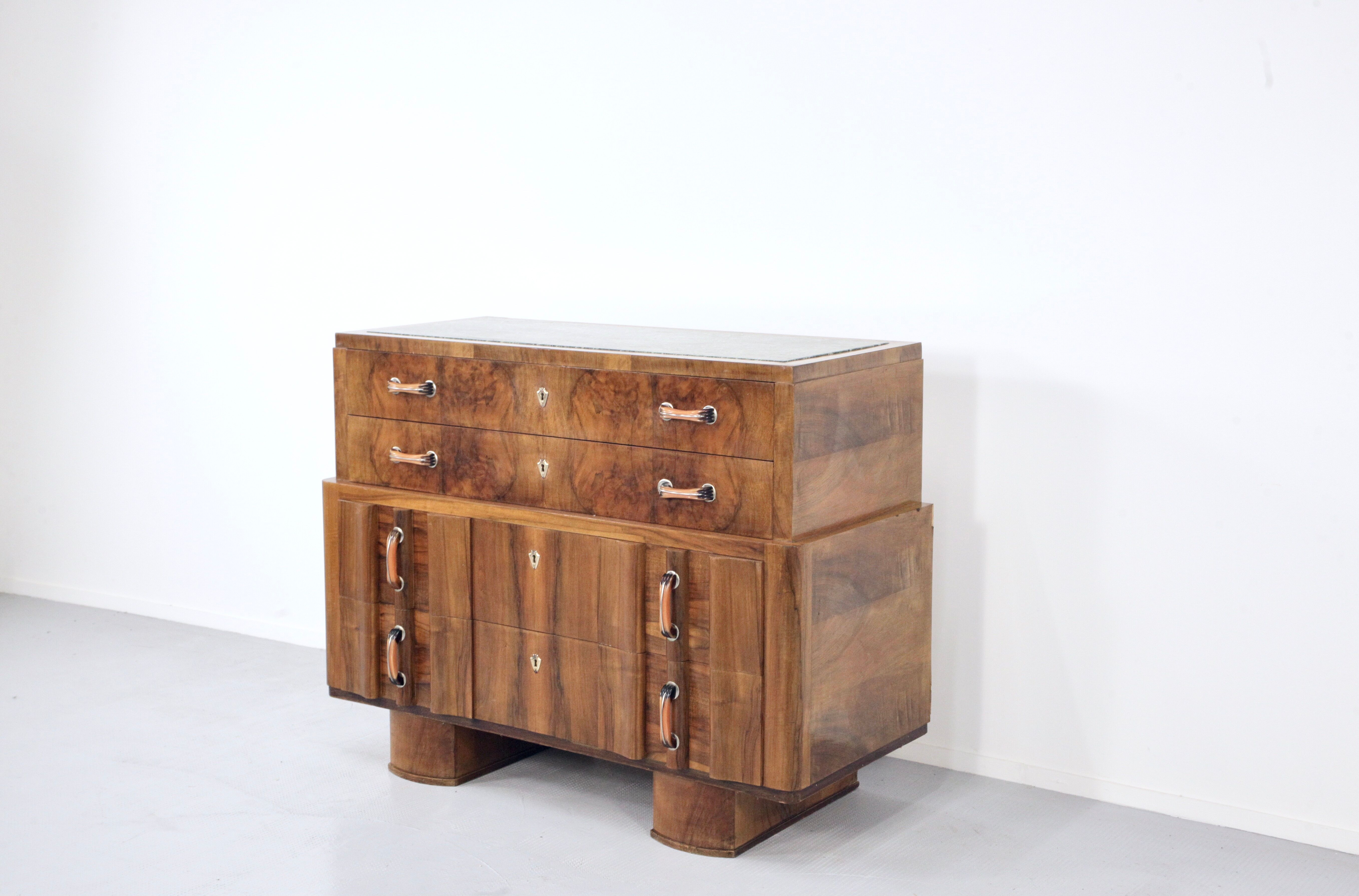 Art deco italian chest of drawers in walnut burl 1930