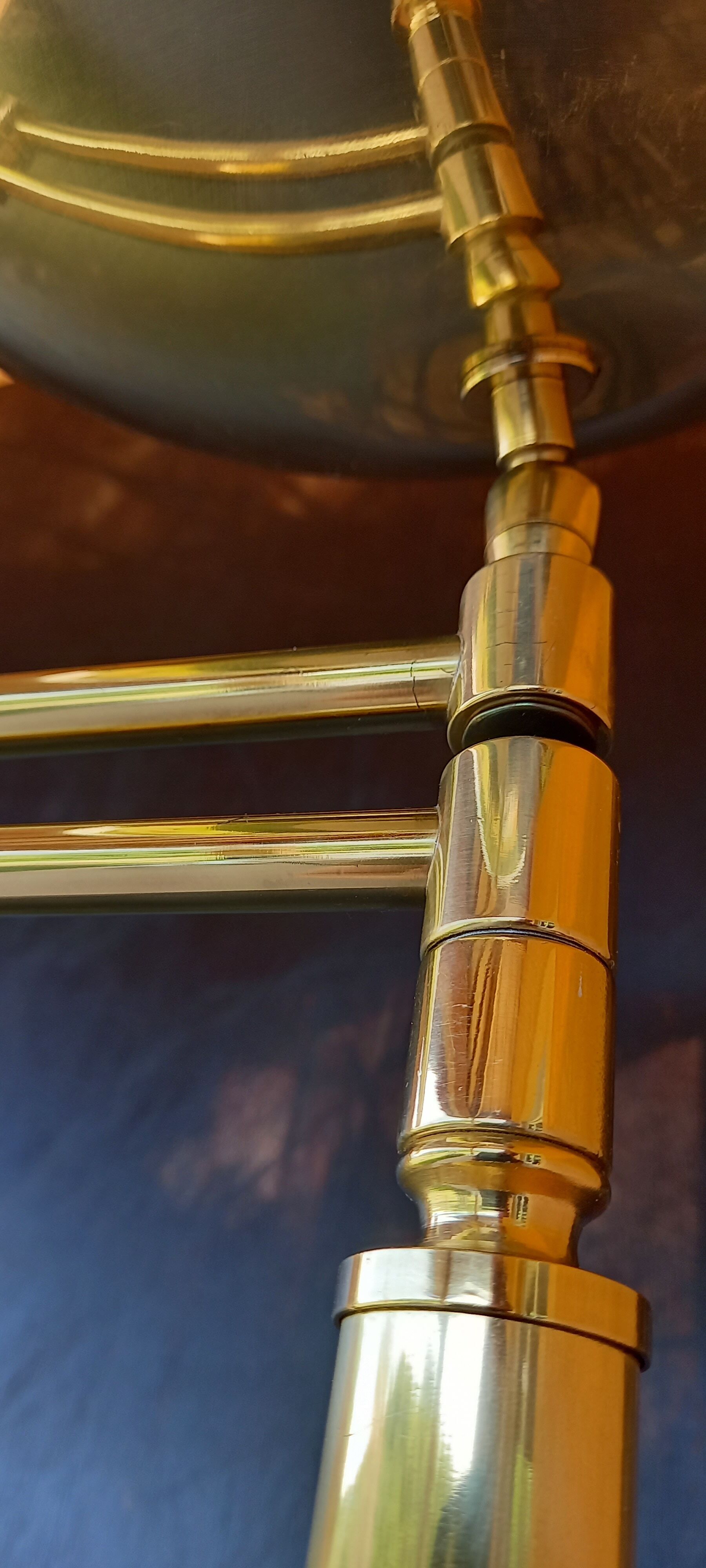Floor lamp articulated