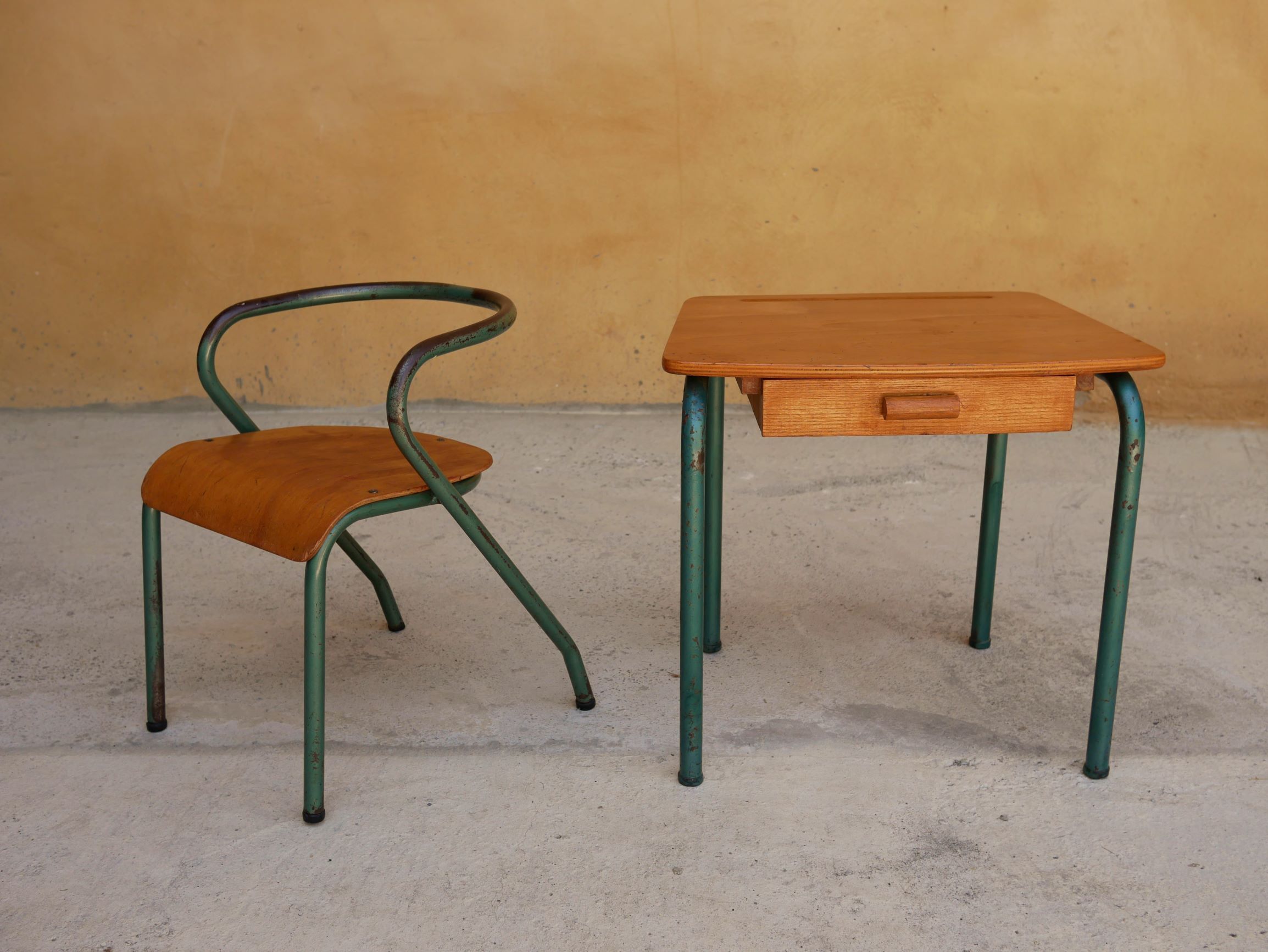 Desk and children's chair by Jacques Hitier for Mullca editions