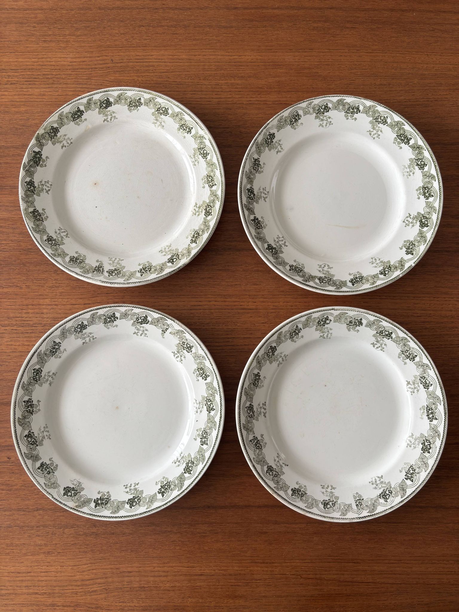 Set of 4 flat plates Terre de Fer Moulin des Loups model Violett