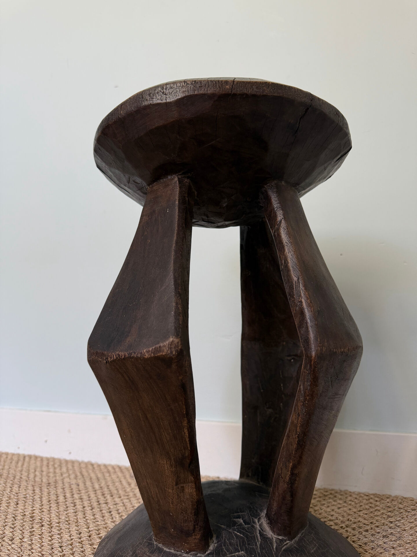 Sculptural stool in solid wood – Ivory Coast