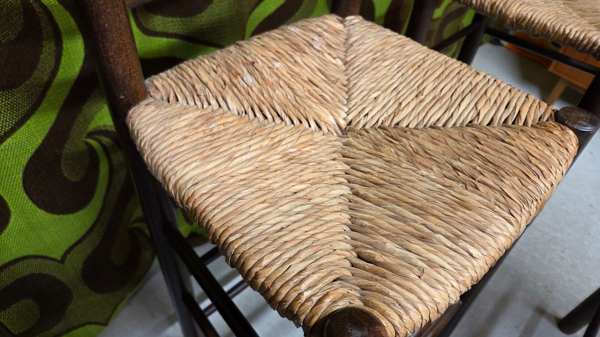 Lot of 6 stools with woven straw seats, chalet style 1970.