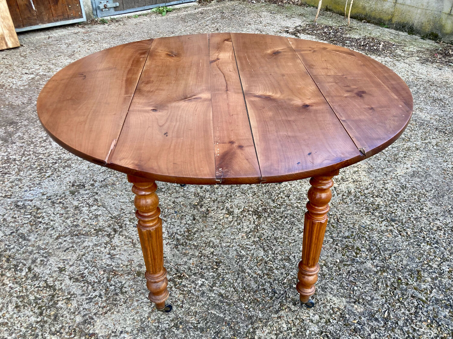 Round table