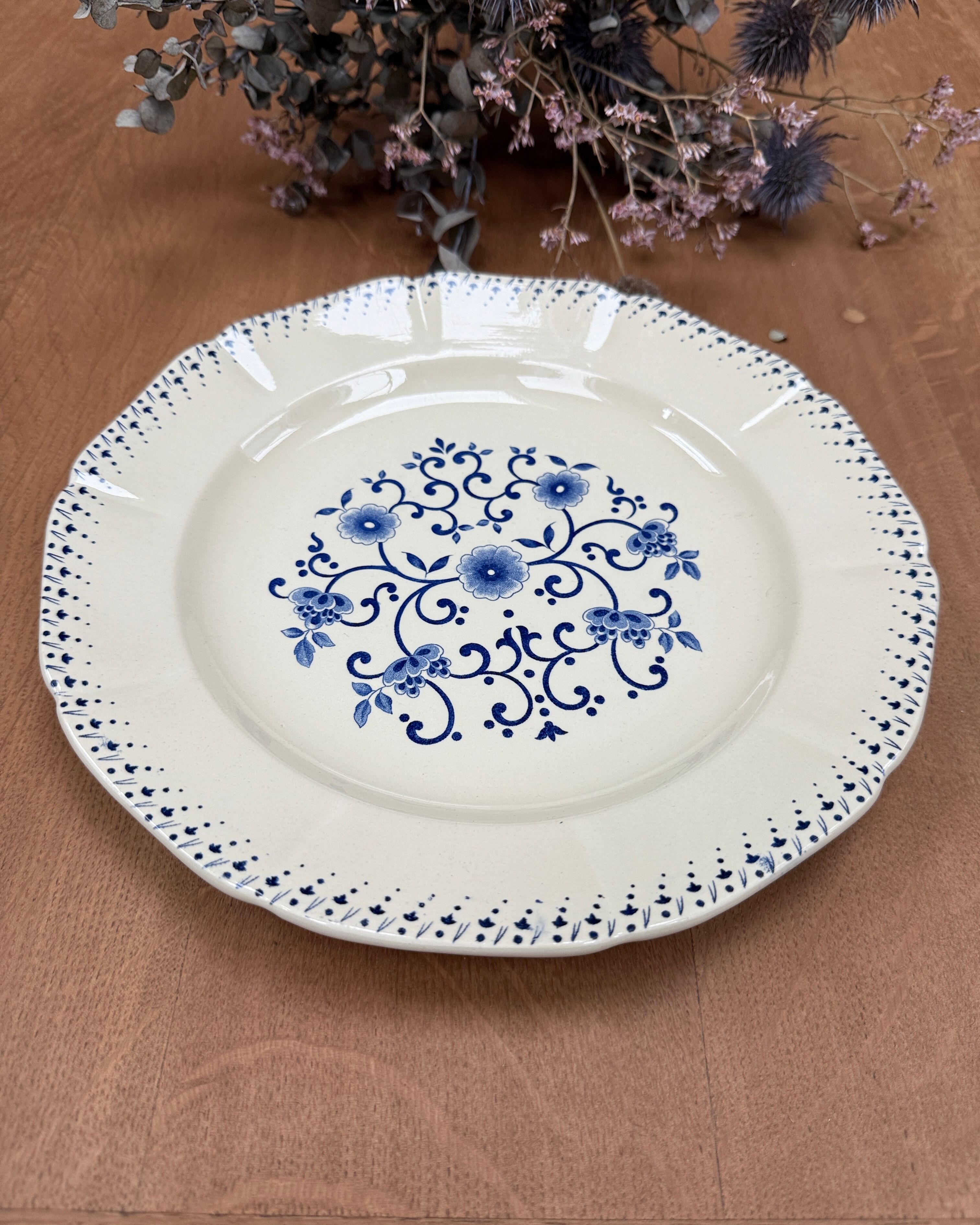 Large round plate, Boch Frères ironstone.