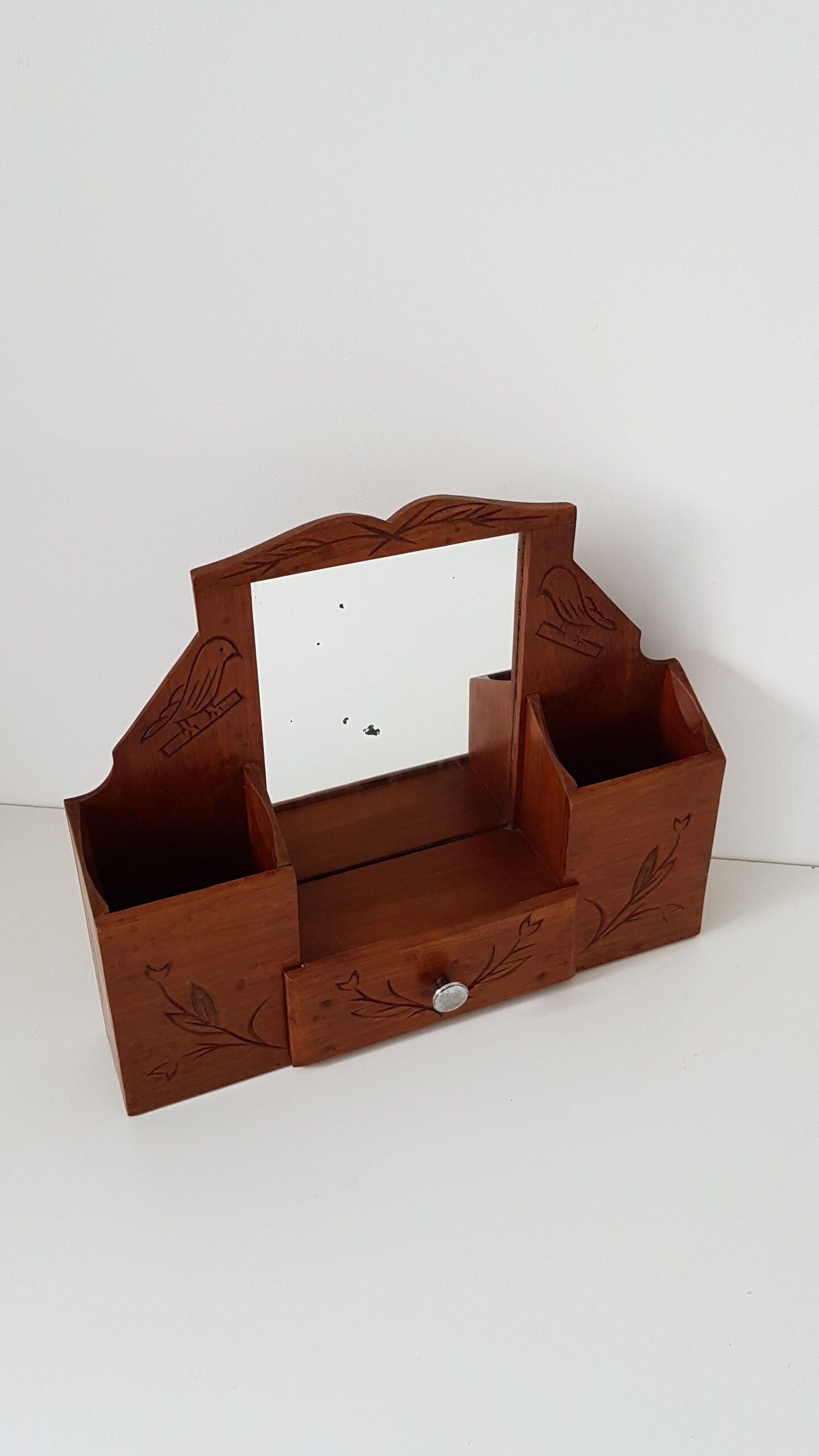 Wood and mirror shelf of the 40s